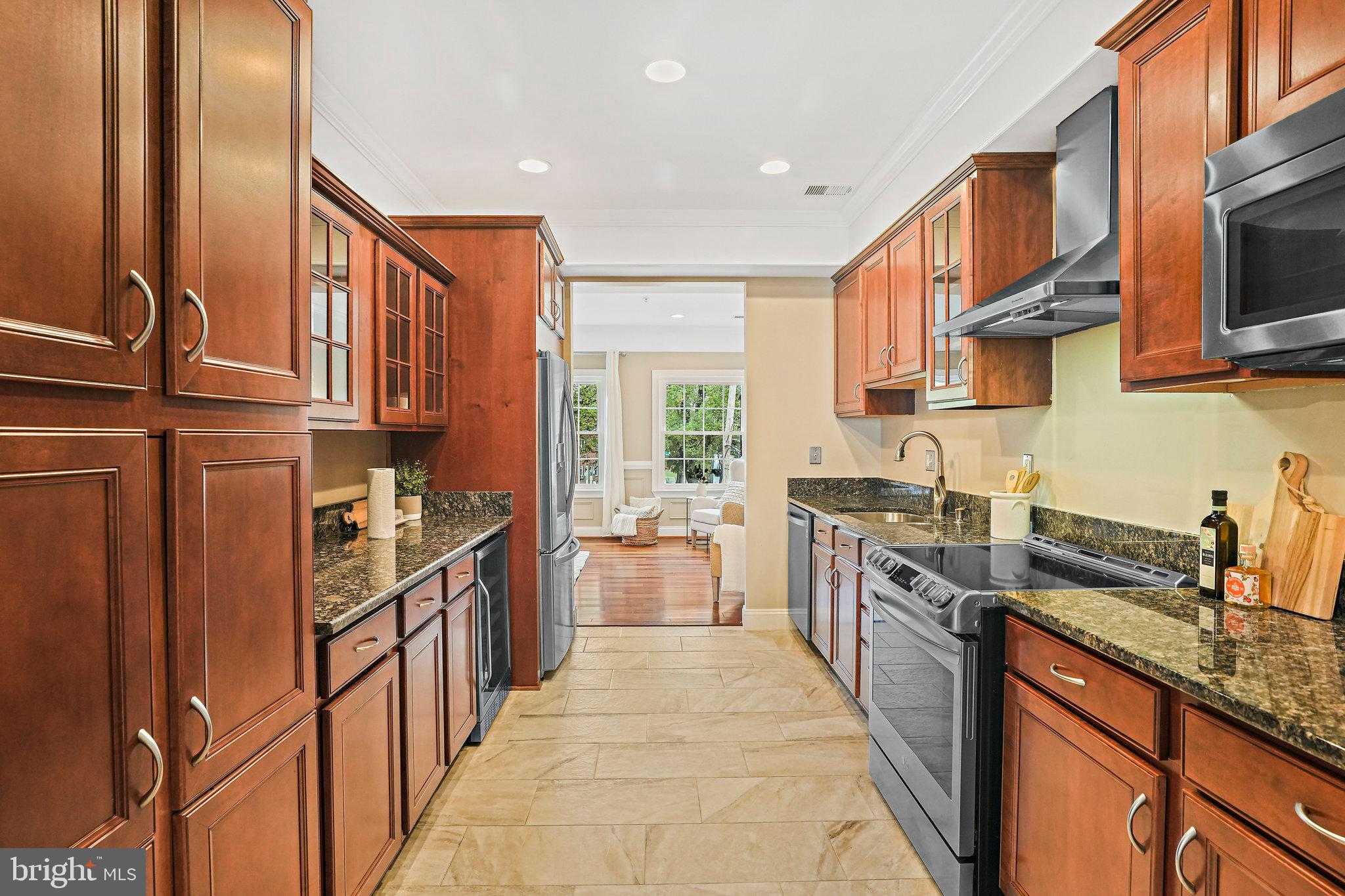 1704 E St NE #4