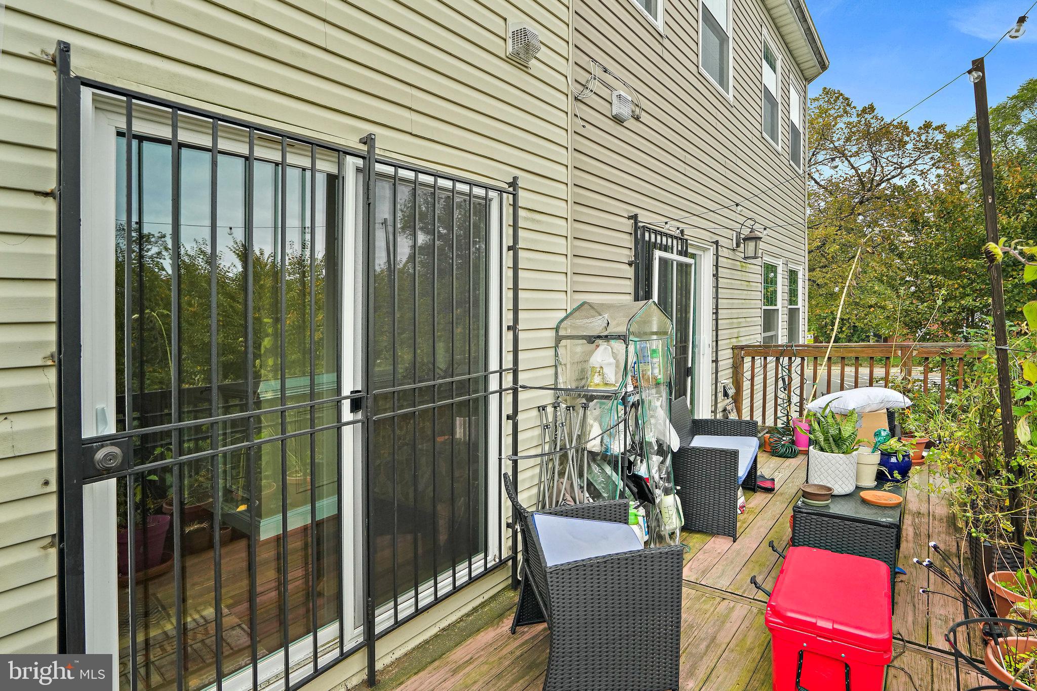 1704 E St NE #4