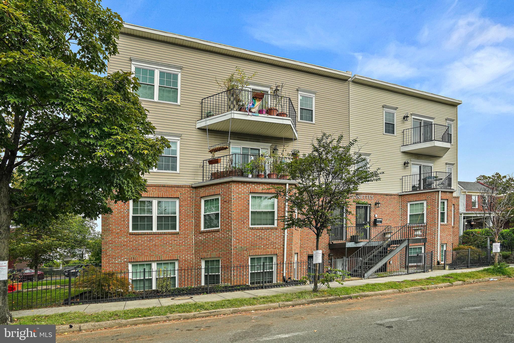 1704 E St NE #4