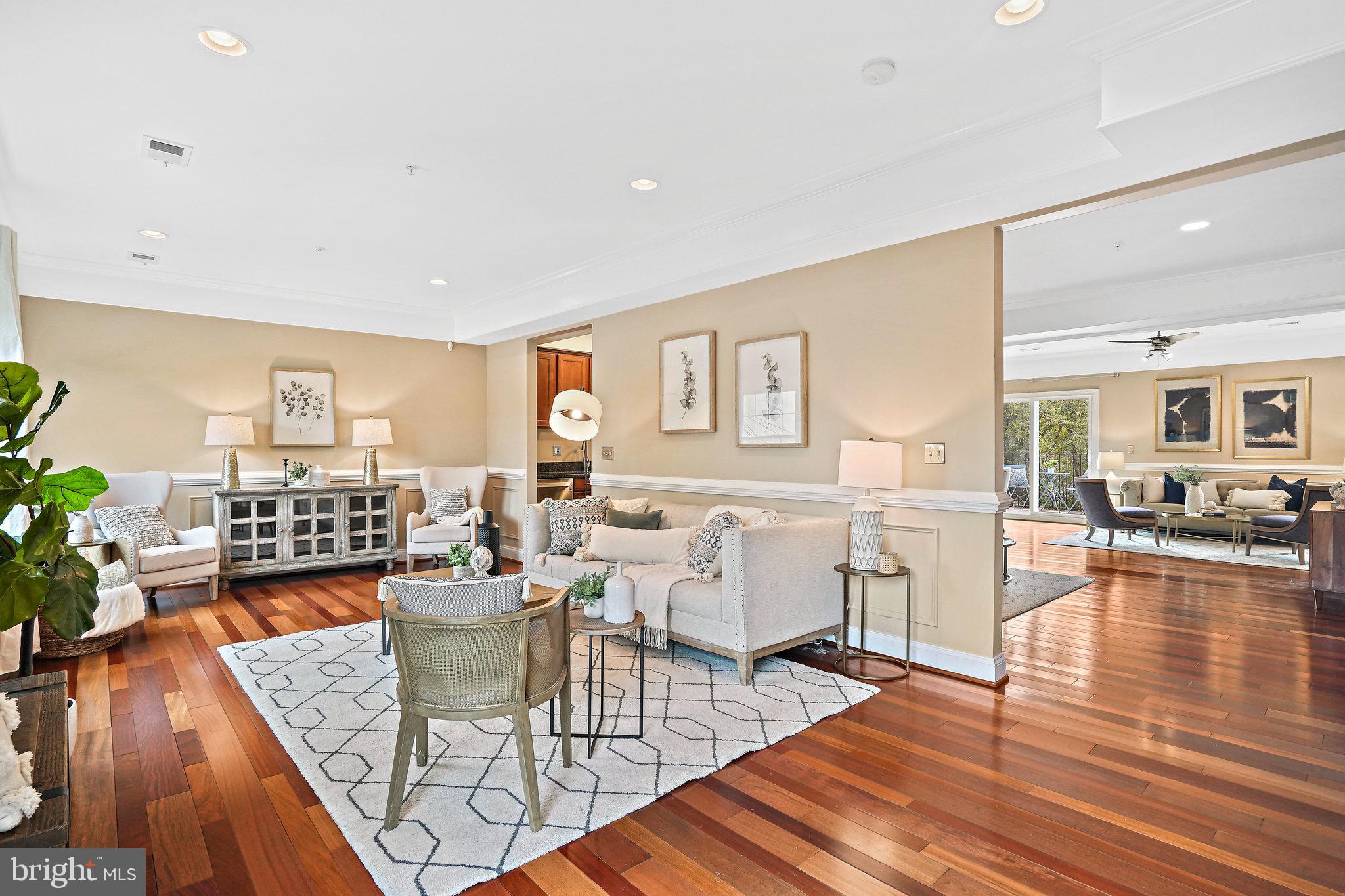 1704 E St NE #4
