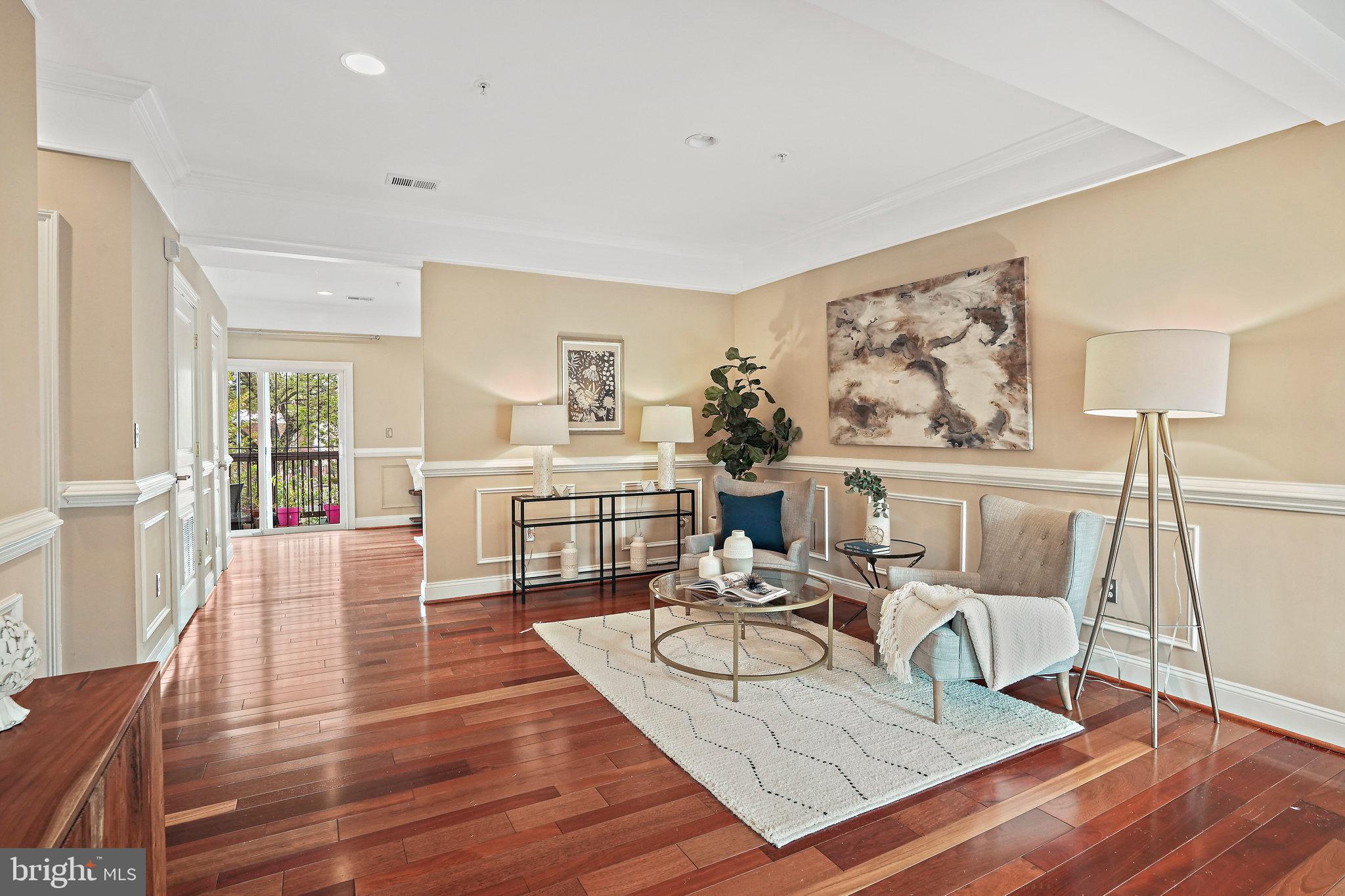 1704 E St NE #4