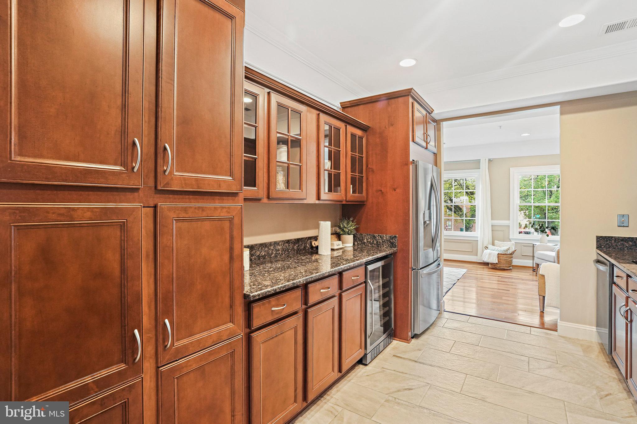 1704 E St NE #4
