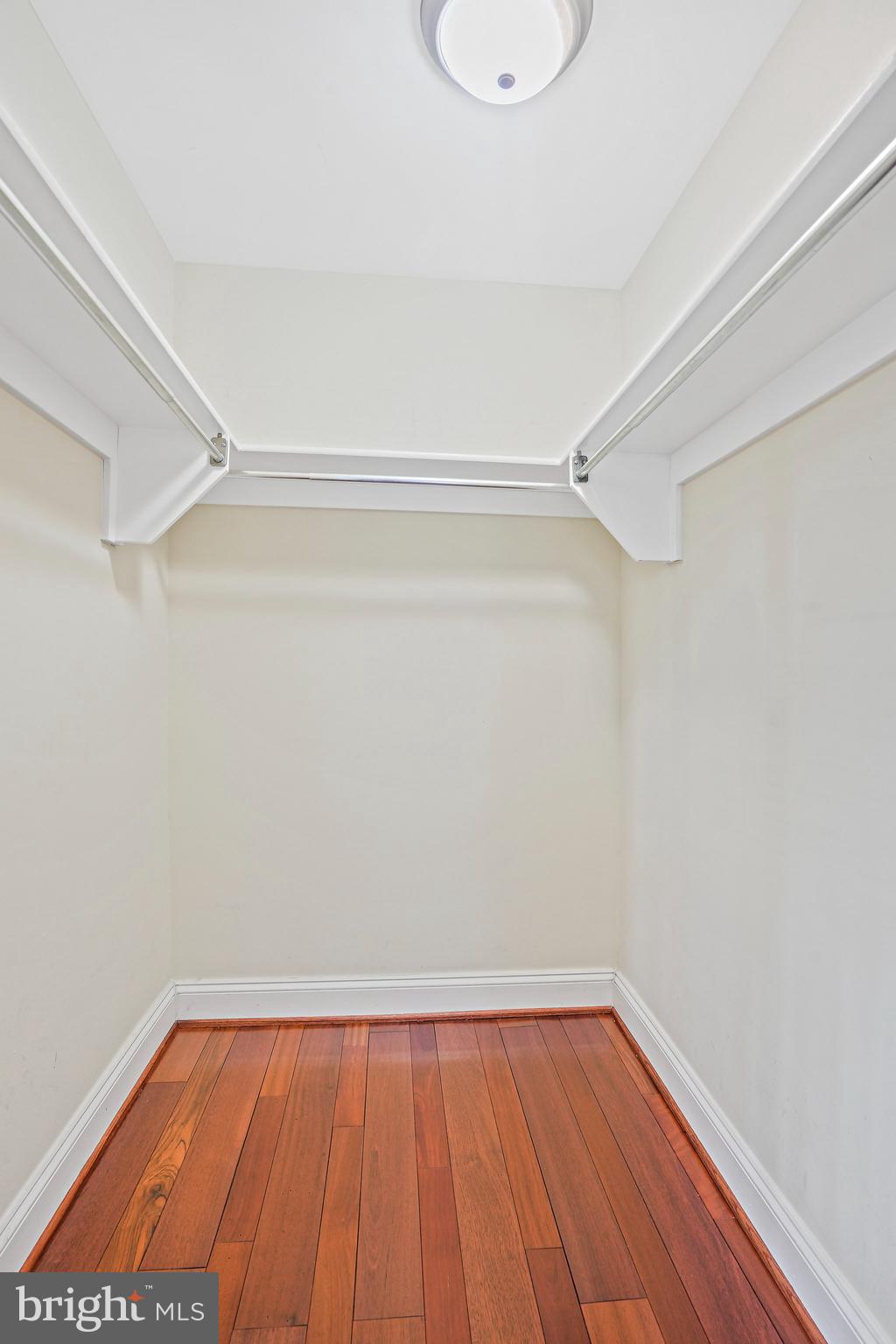 1704 E St NE #4