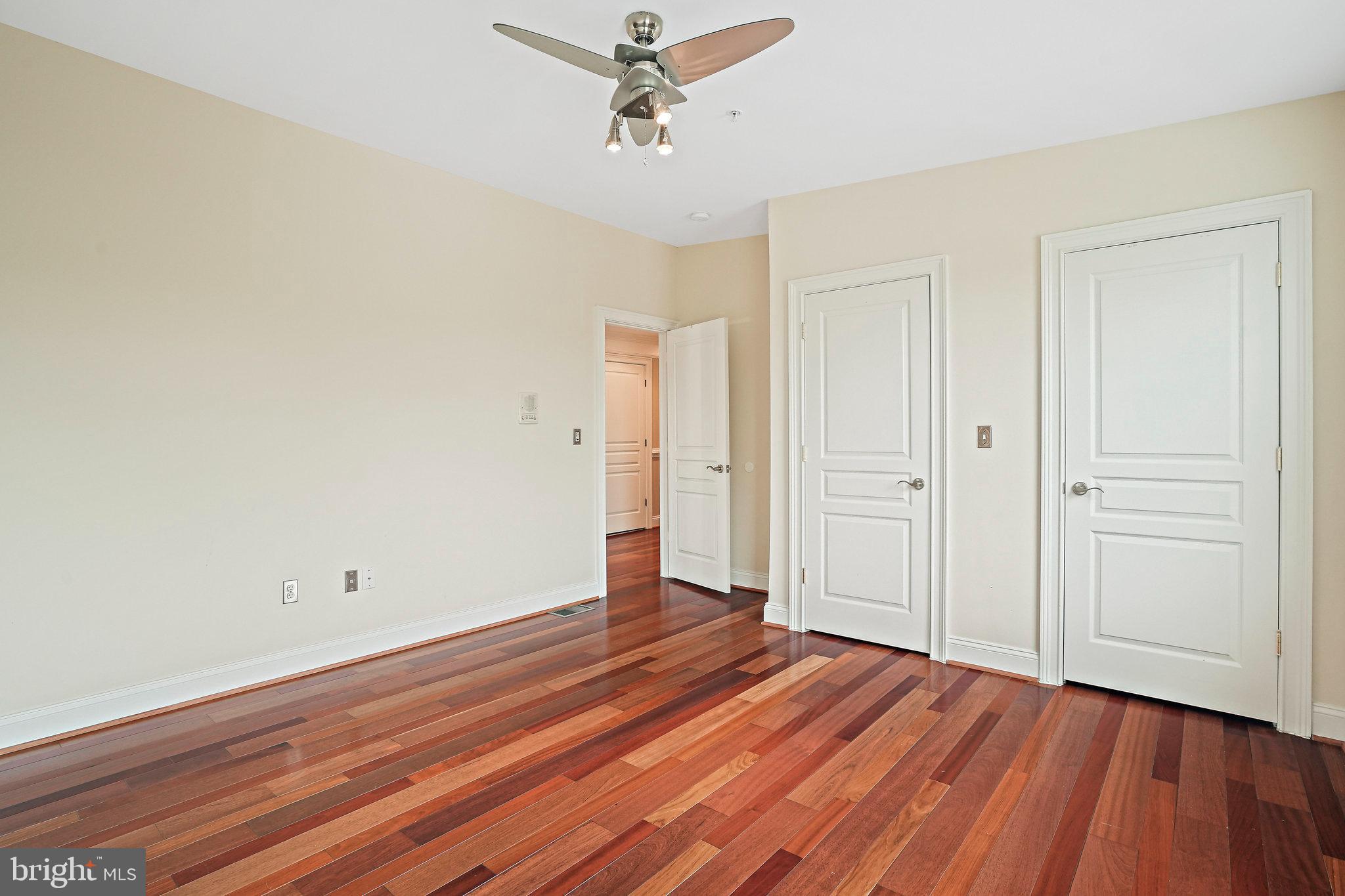 1704 E St NE #4
