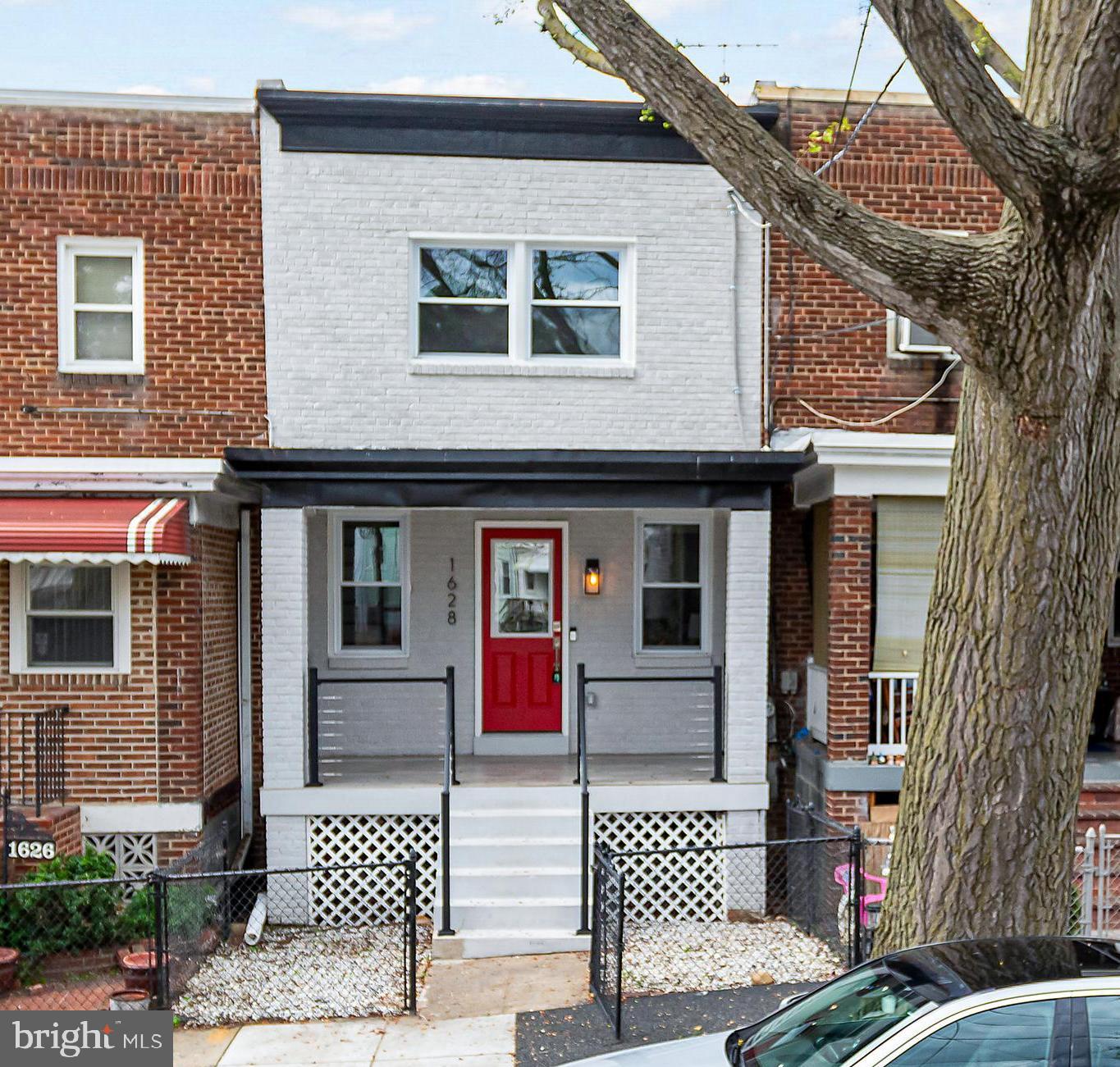 1628 Ridge Pl SE