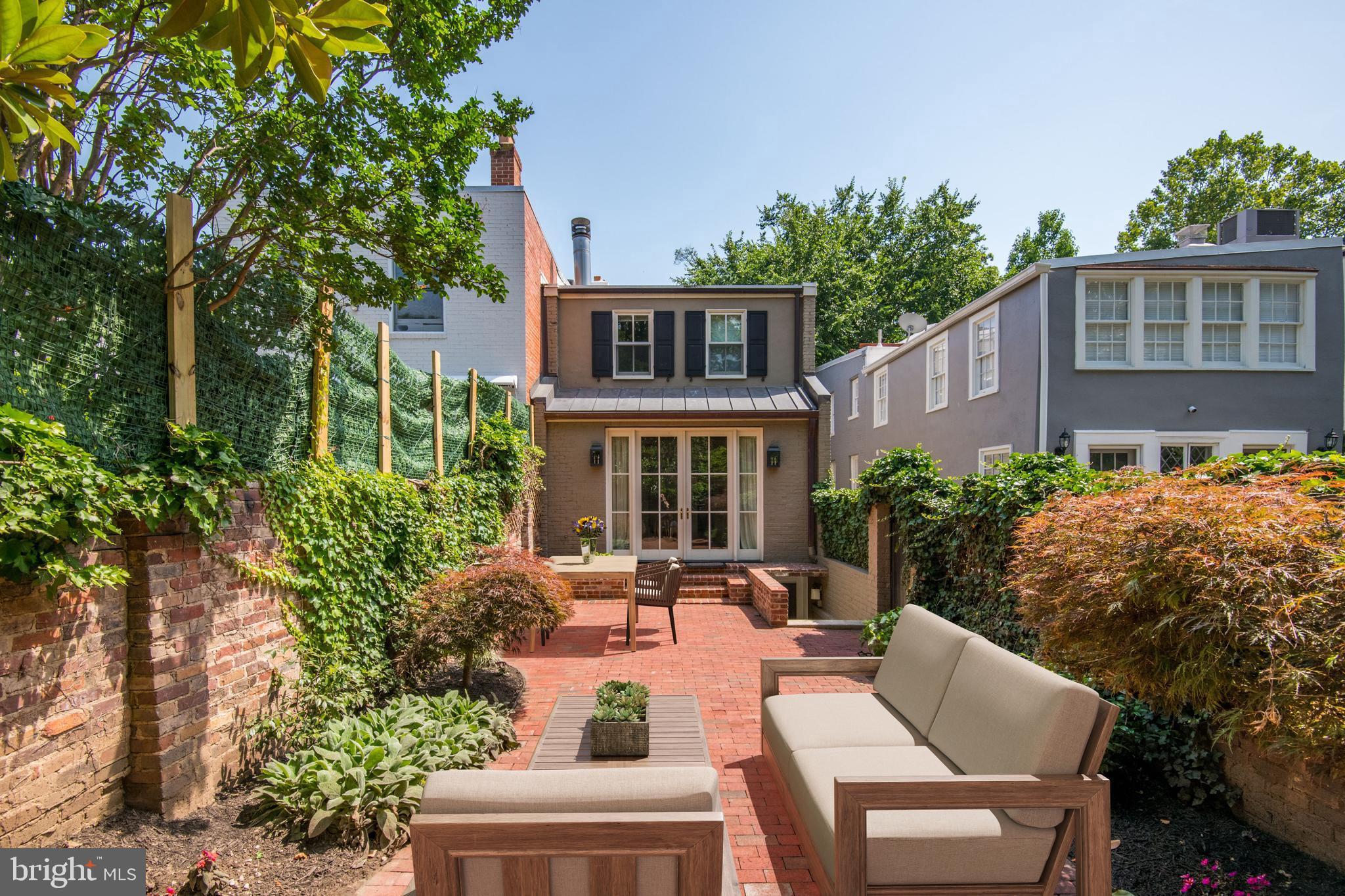 3253 P St NW