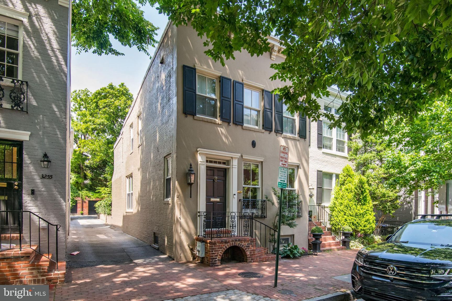 3253 P St NW