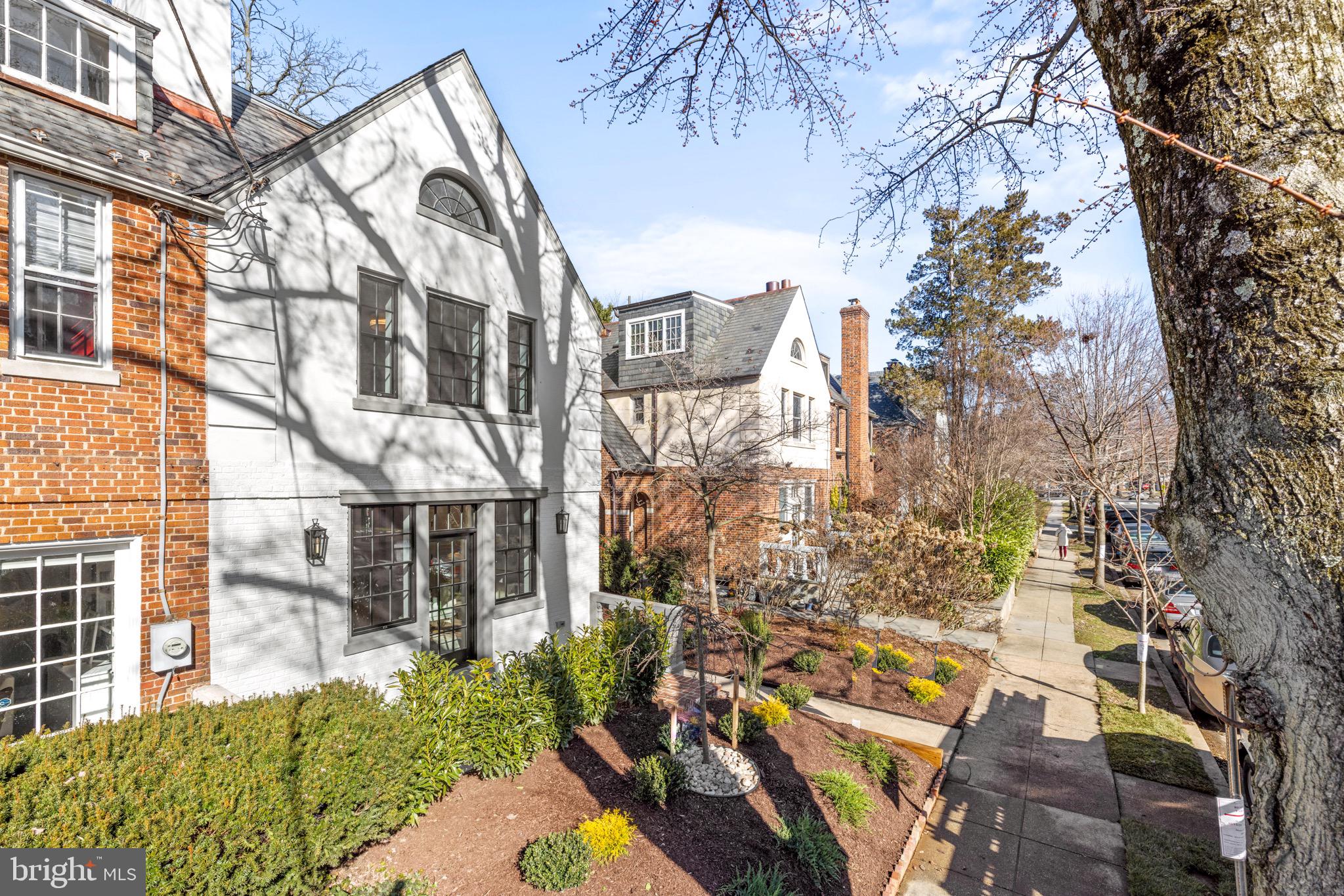 3625 EVERETT STREET NW