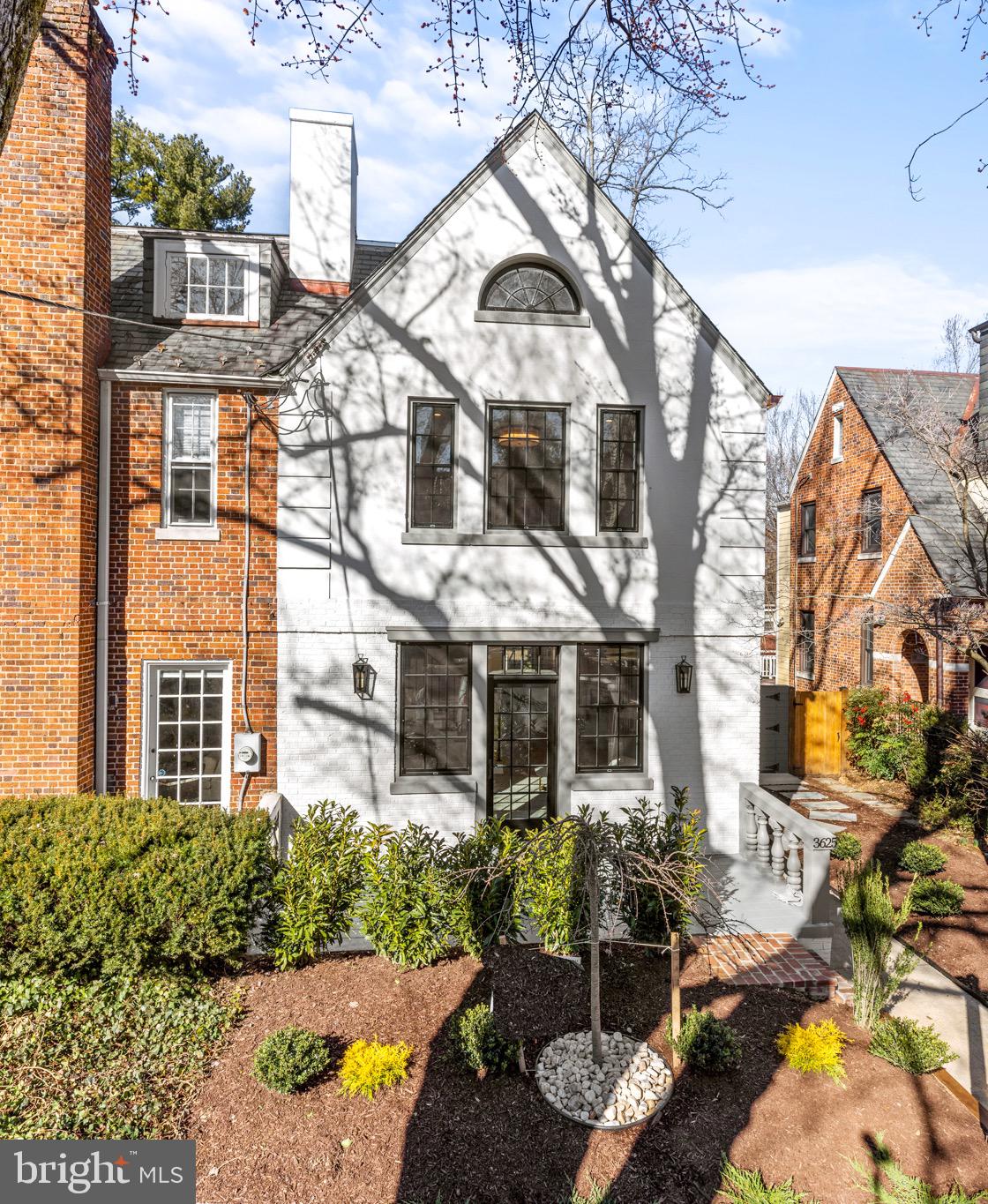 3625 EVERETT STREET NW