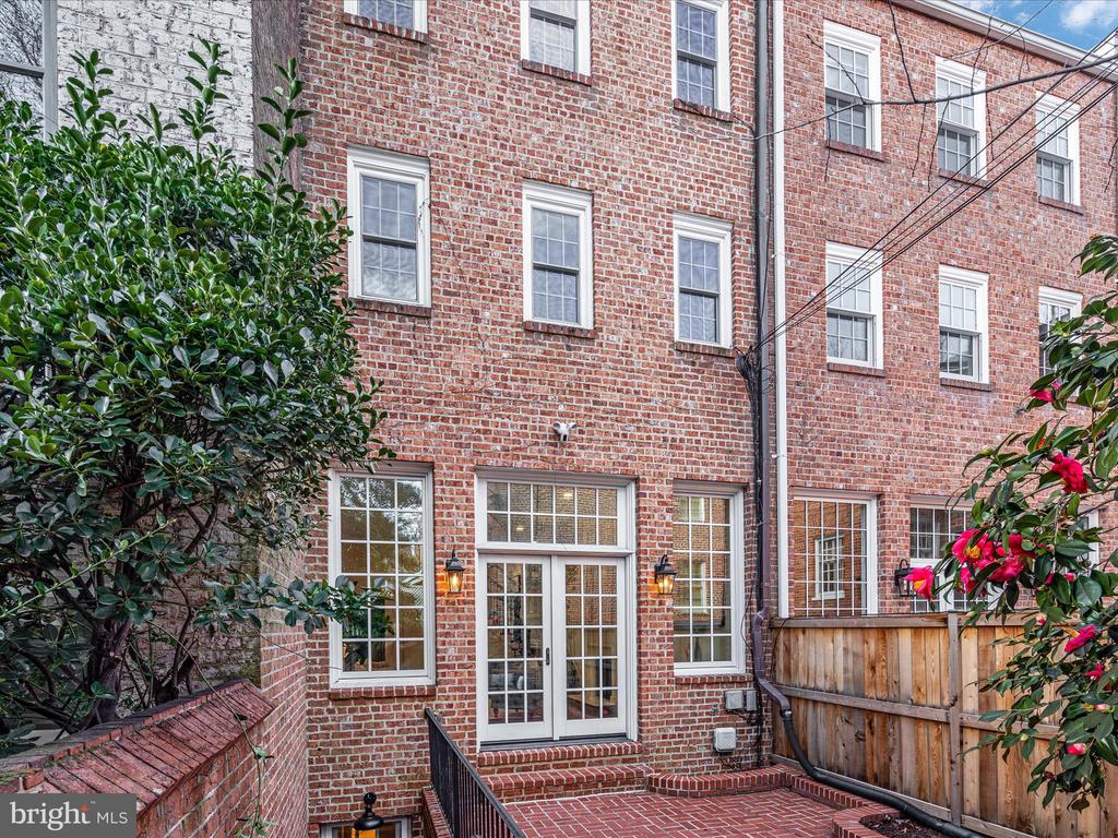 1673 34th St NW