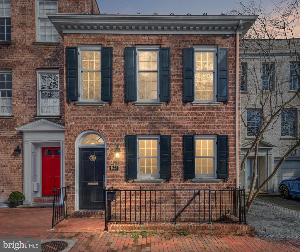1673 34th St NW