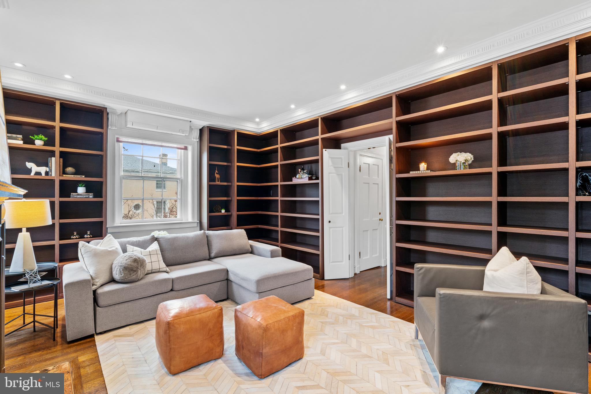 2503 Tracy Pl NW