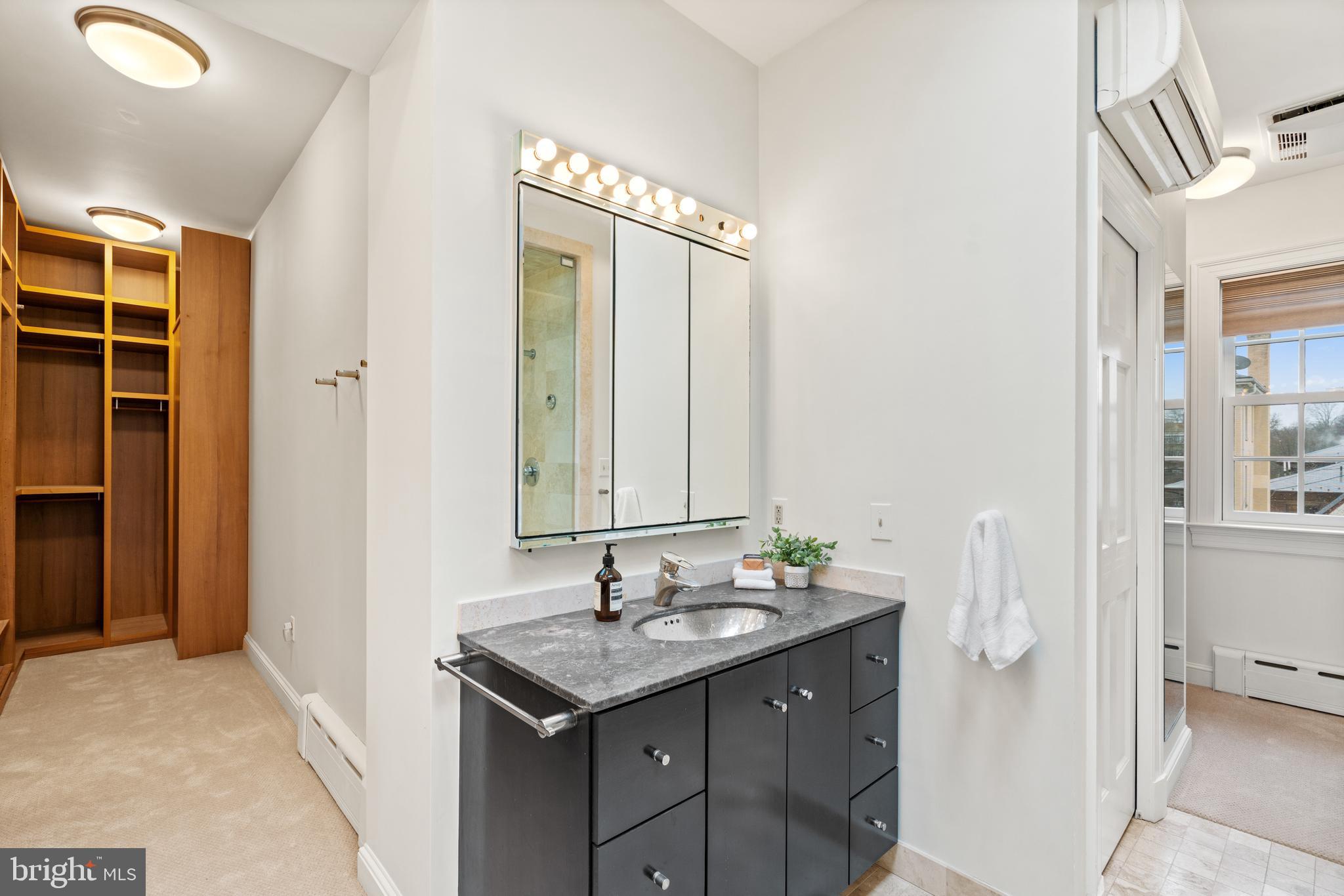 2503 Tracy Pl NW