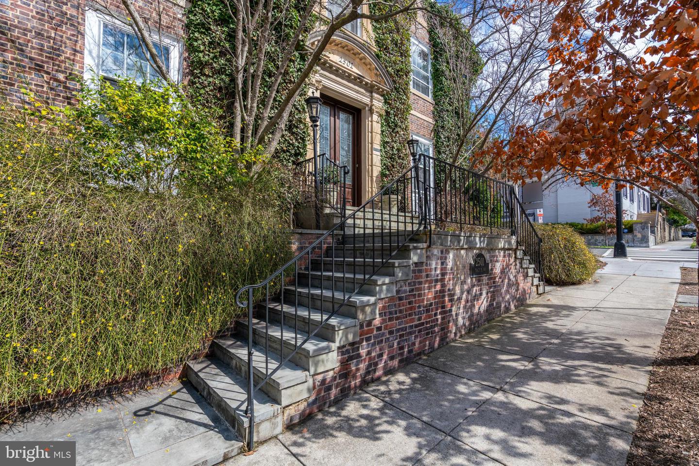 2503 Tracy Pl NW