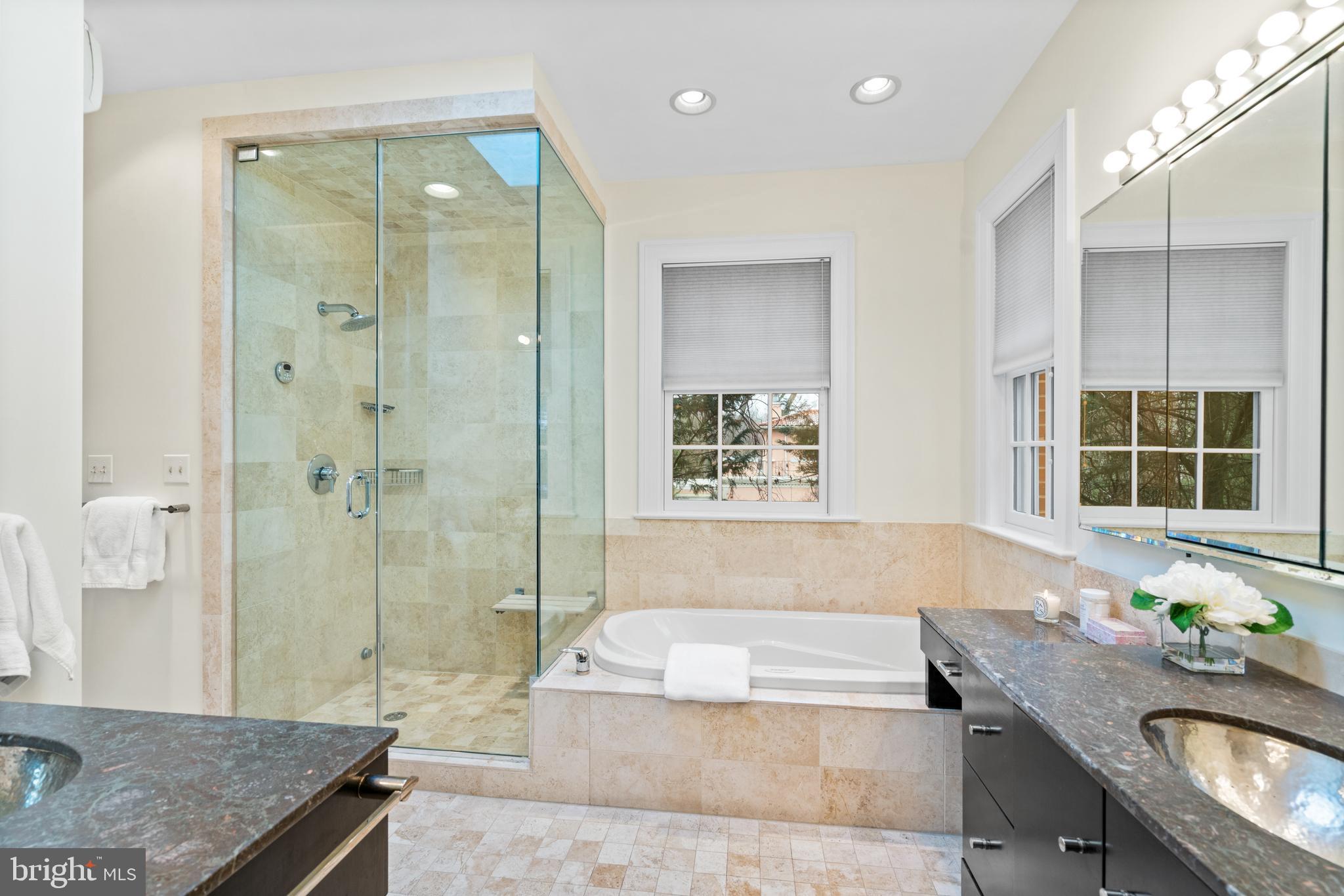 2503 Tracy Pl NW