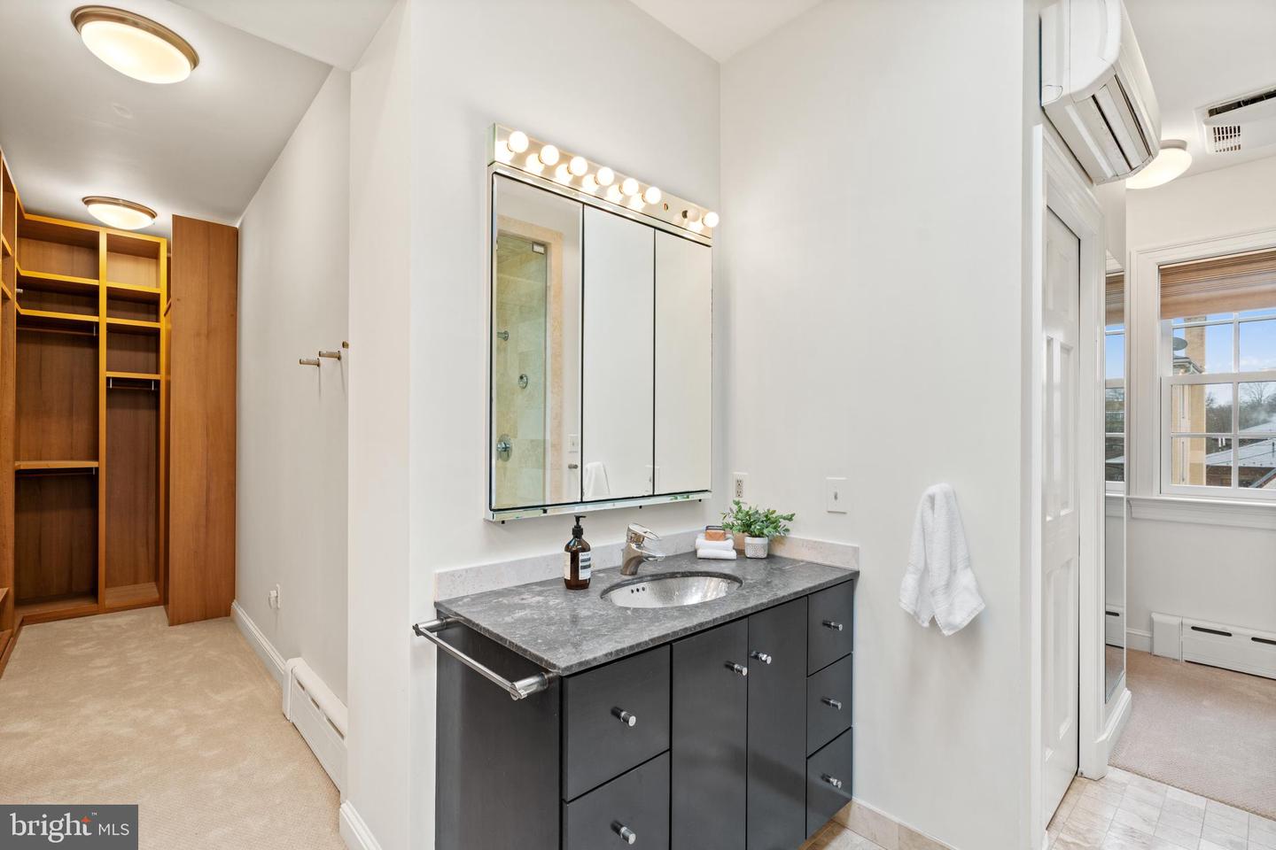 2503 Tracy Pl NW