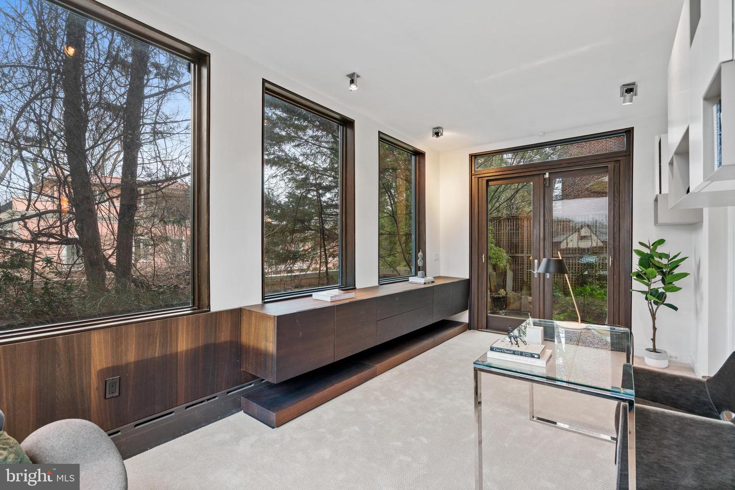 2503 Tracy Pl NW
