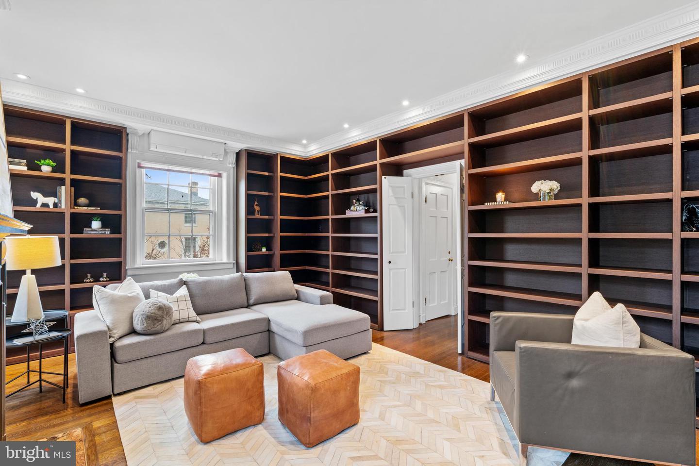2503 Tracy Pl NW