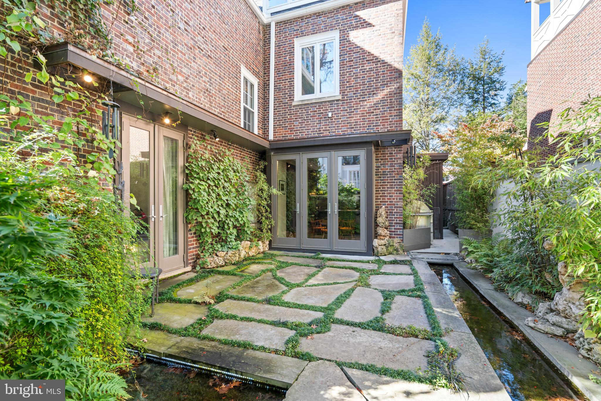 2503 Tracy Pl NW