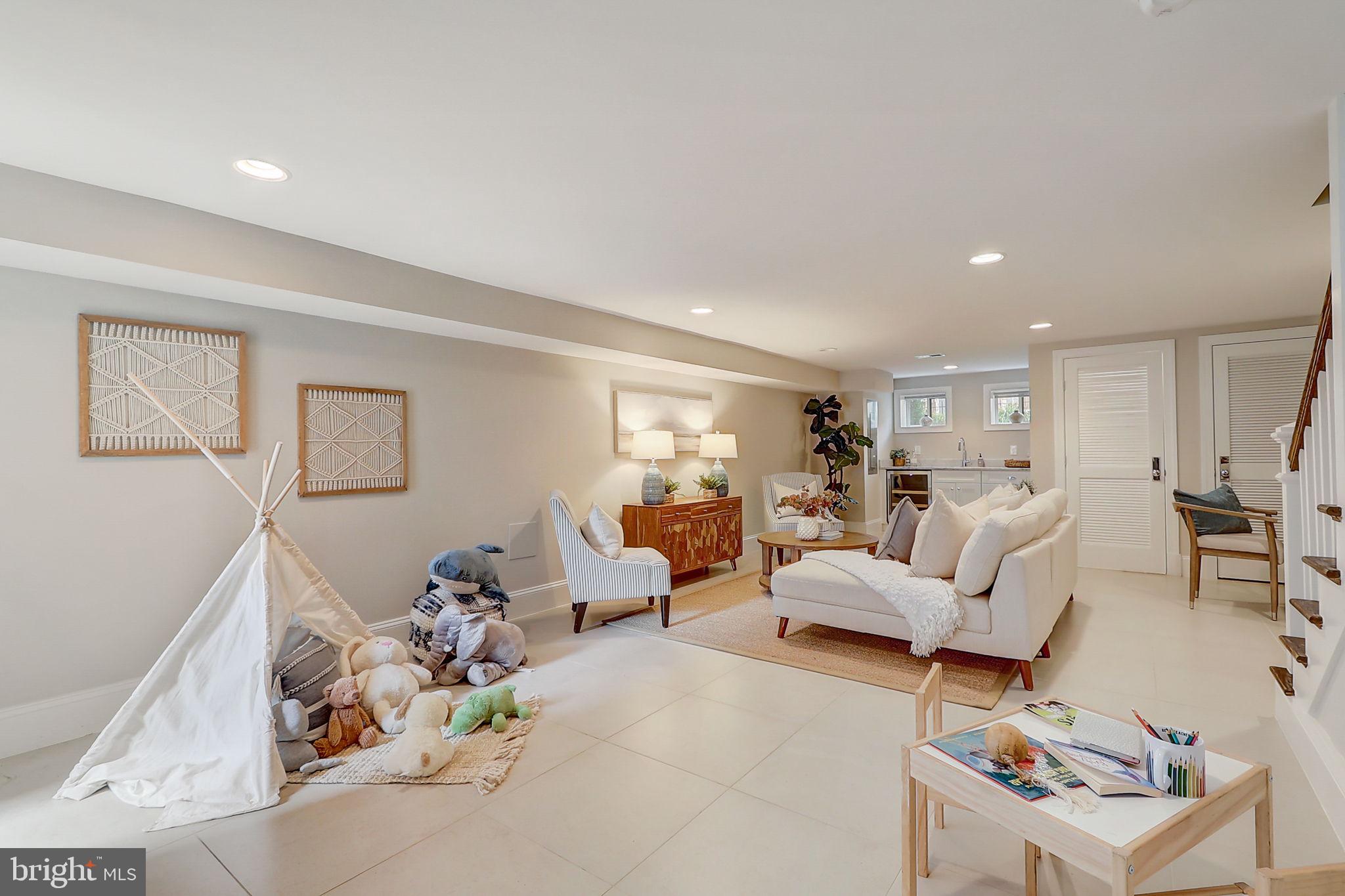 53 QUINCY PLACE NE