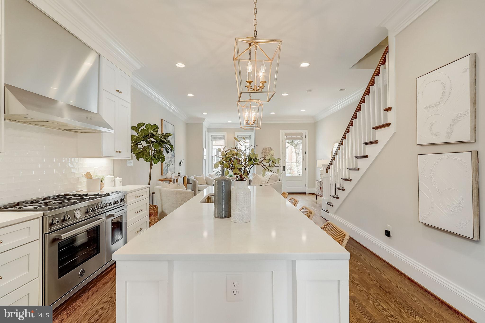 53 QUINCY PLACE NE