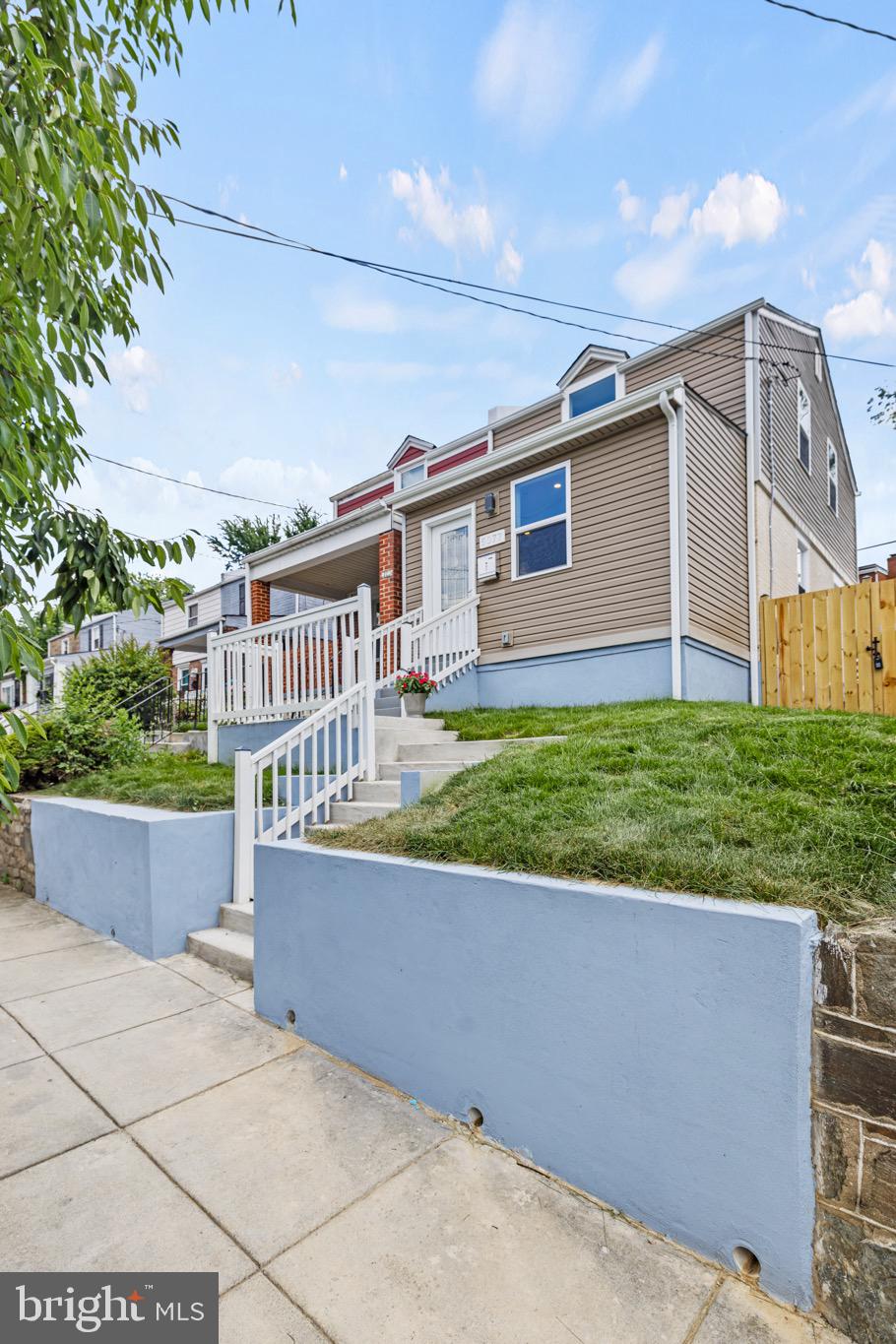 5077 JUST STREET NE