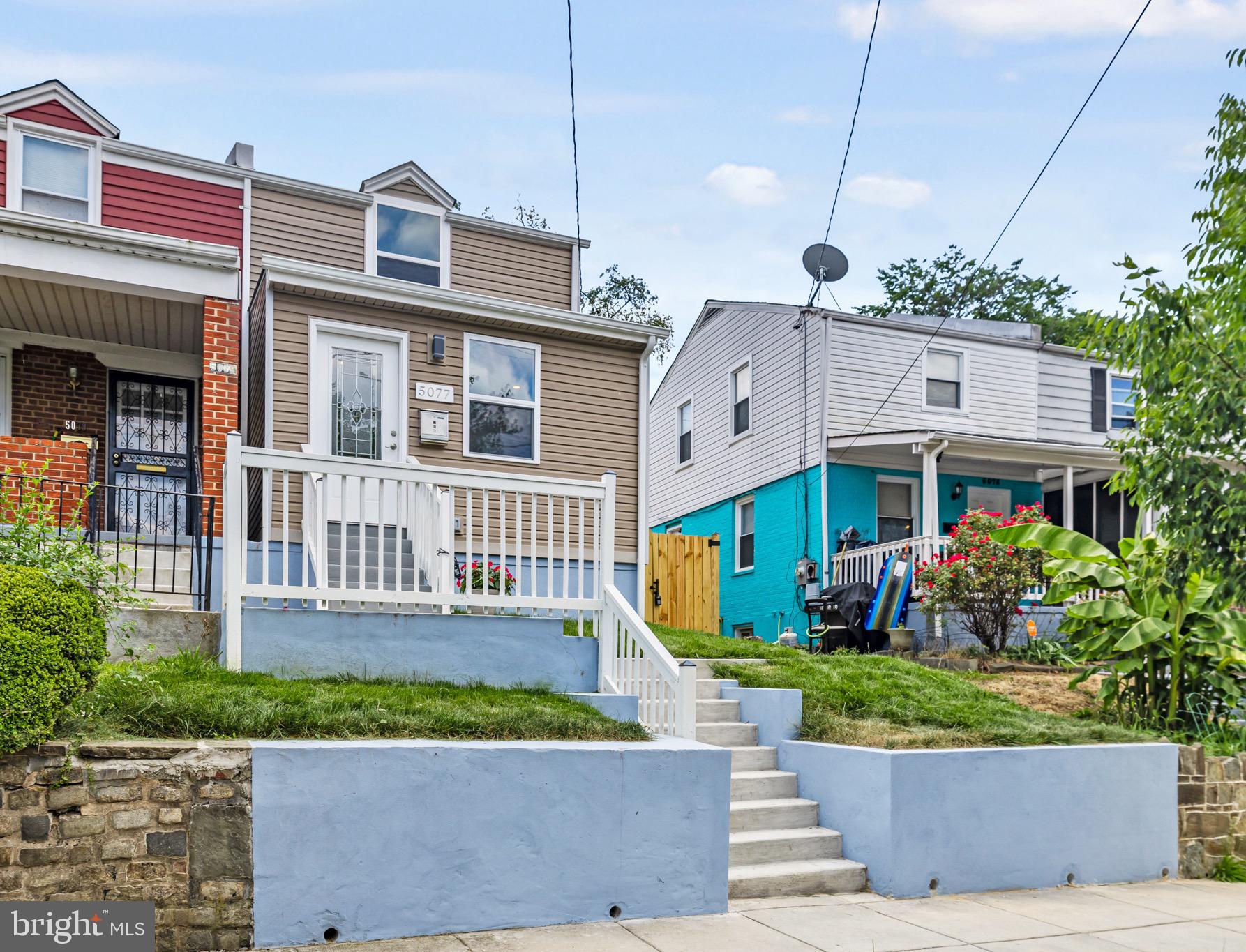 5077 JUST STREET NE