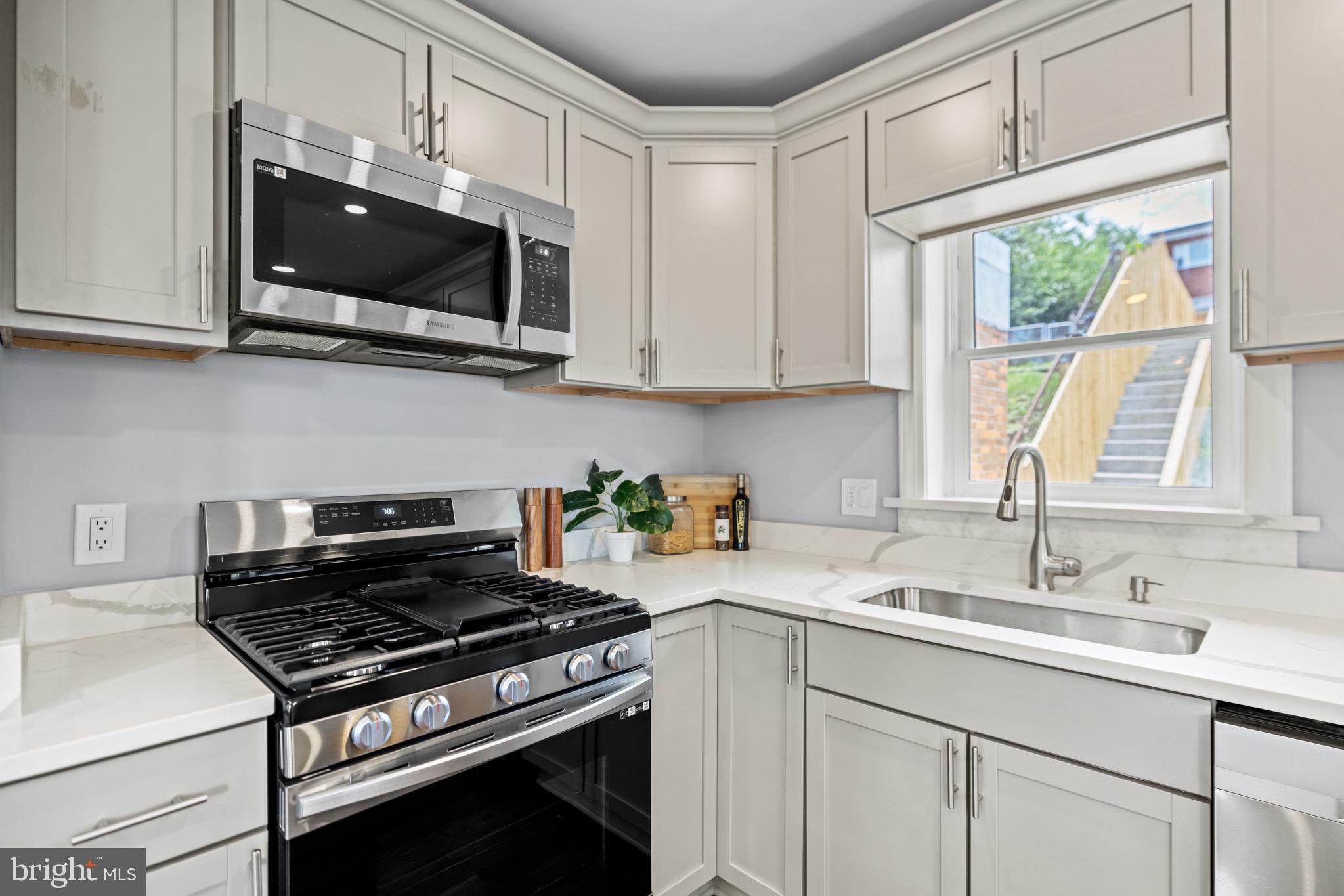 5077 JUST STREET NE