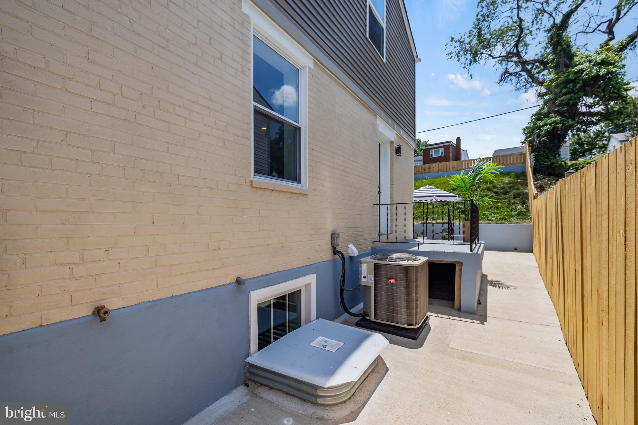 5077 JUST STREET NE