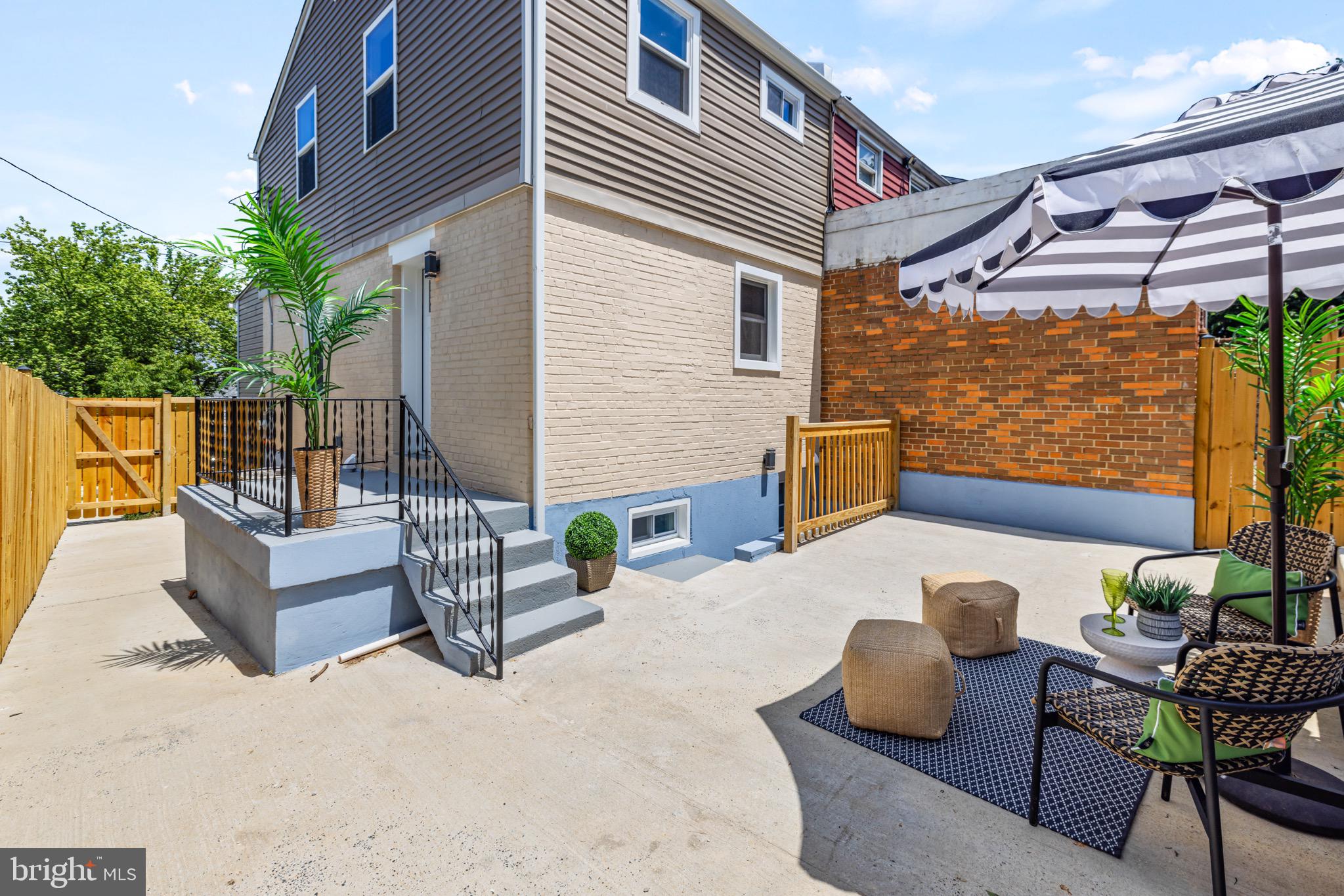 5077 JUST STREET NE