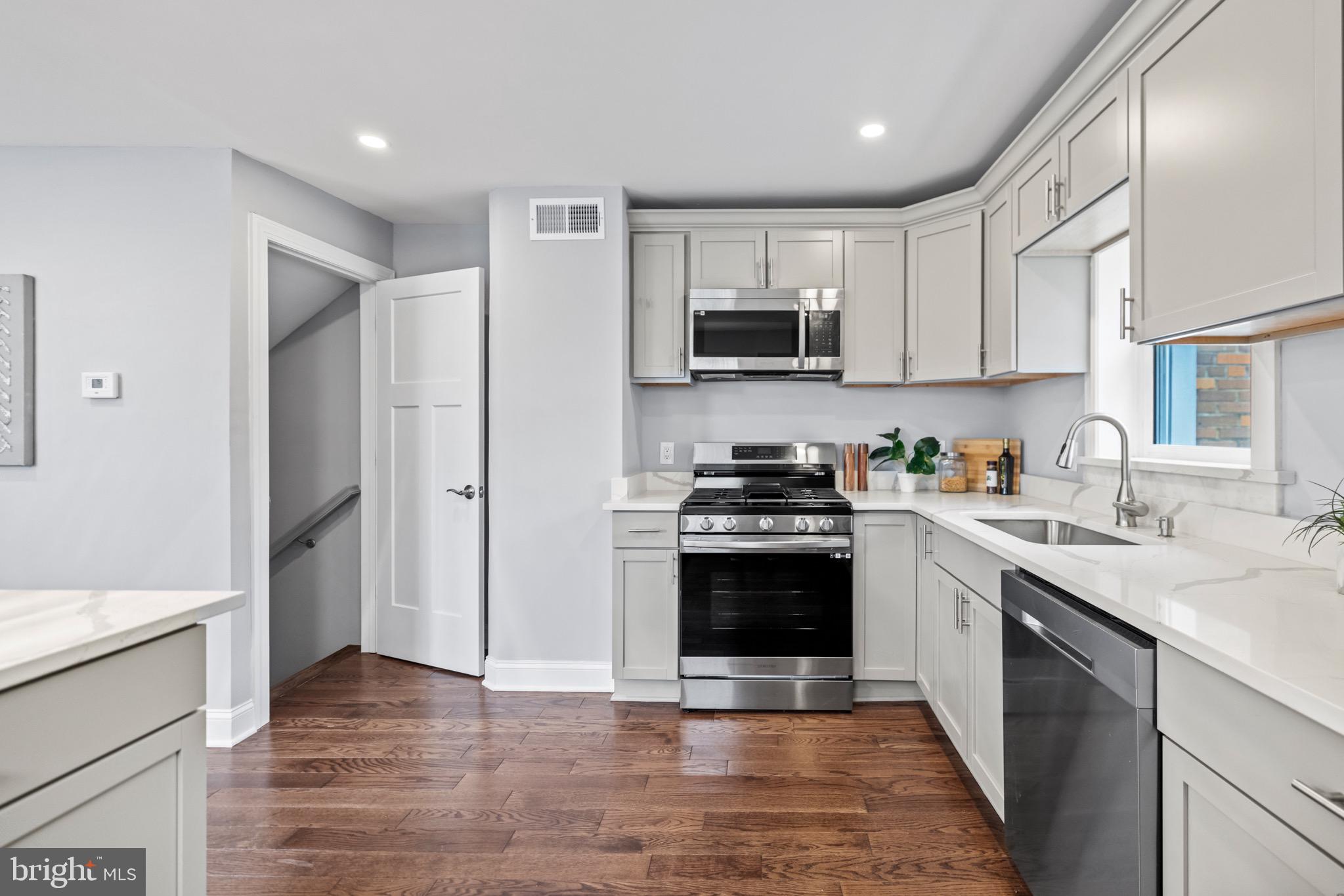 5077 JUST STREET NE
