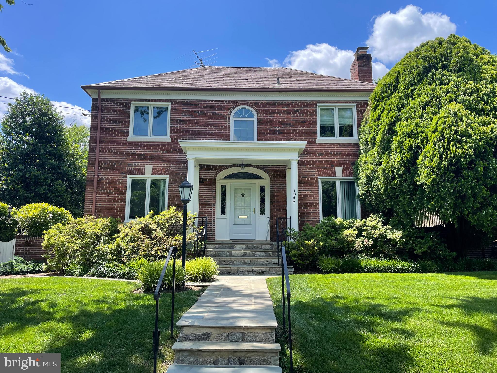 3044 DAVENPORT STREET NW