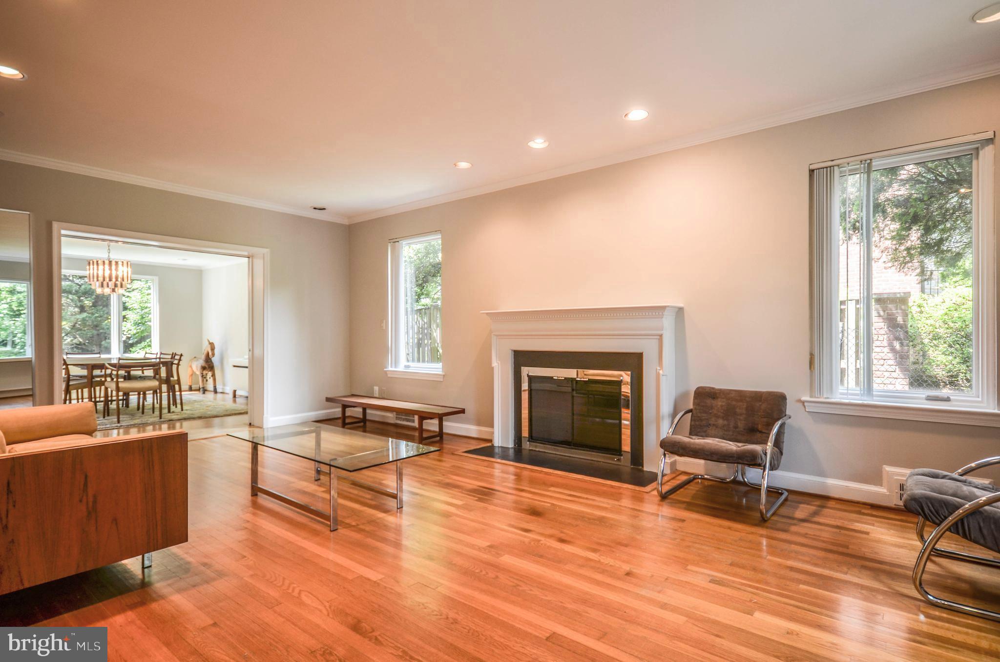 3044 DAVENPORT STREET NW