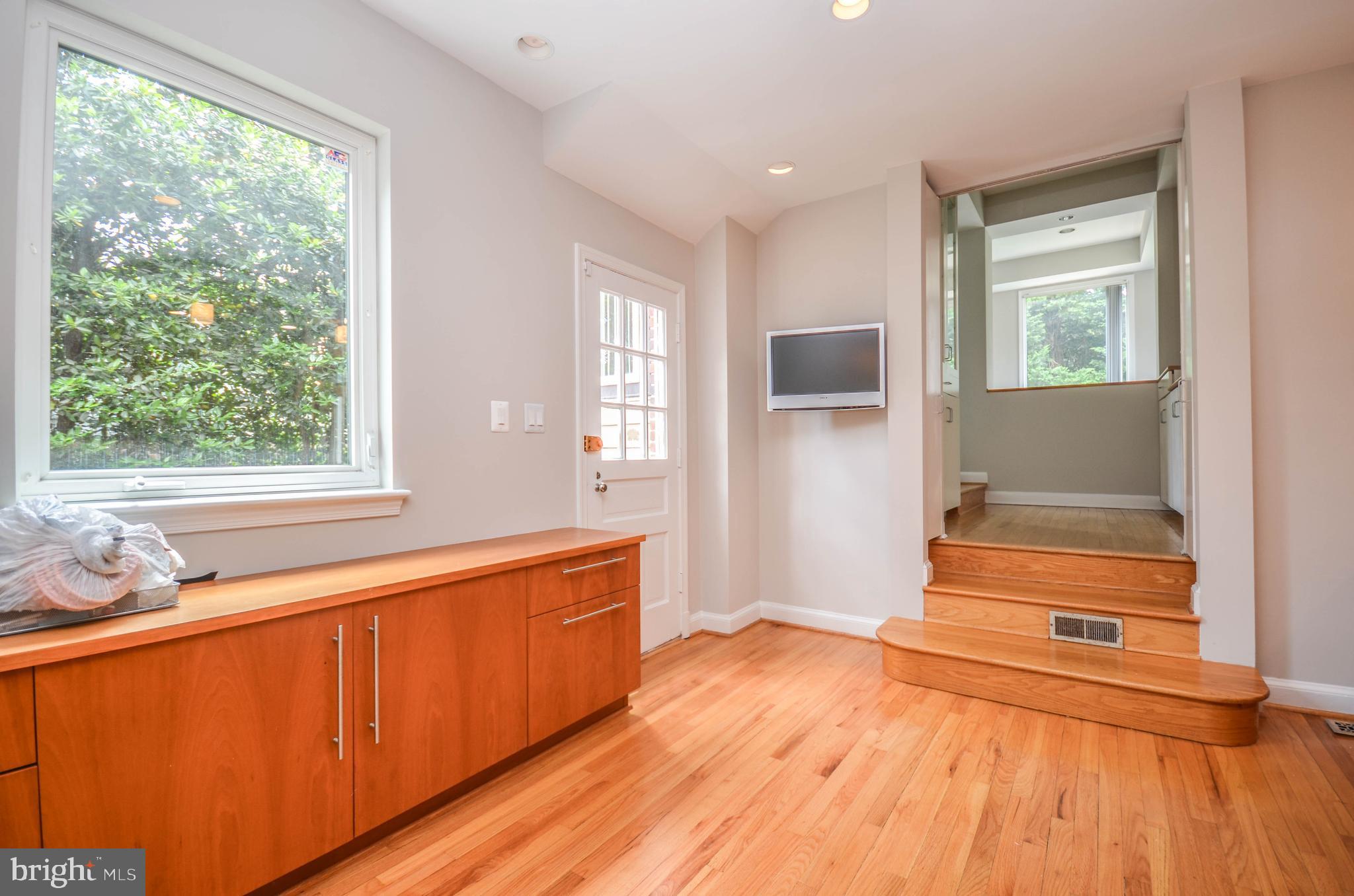 3044 DAVENPORT STREET NW