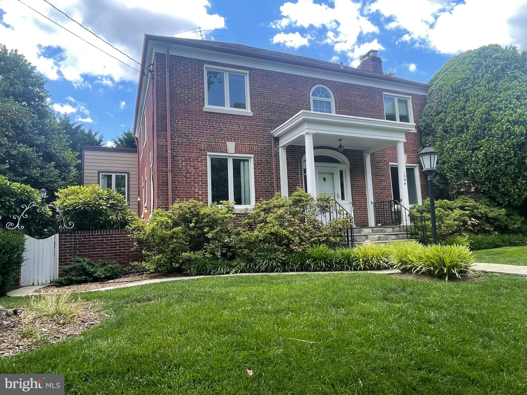 3044 DAVENPORT STREET NW