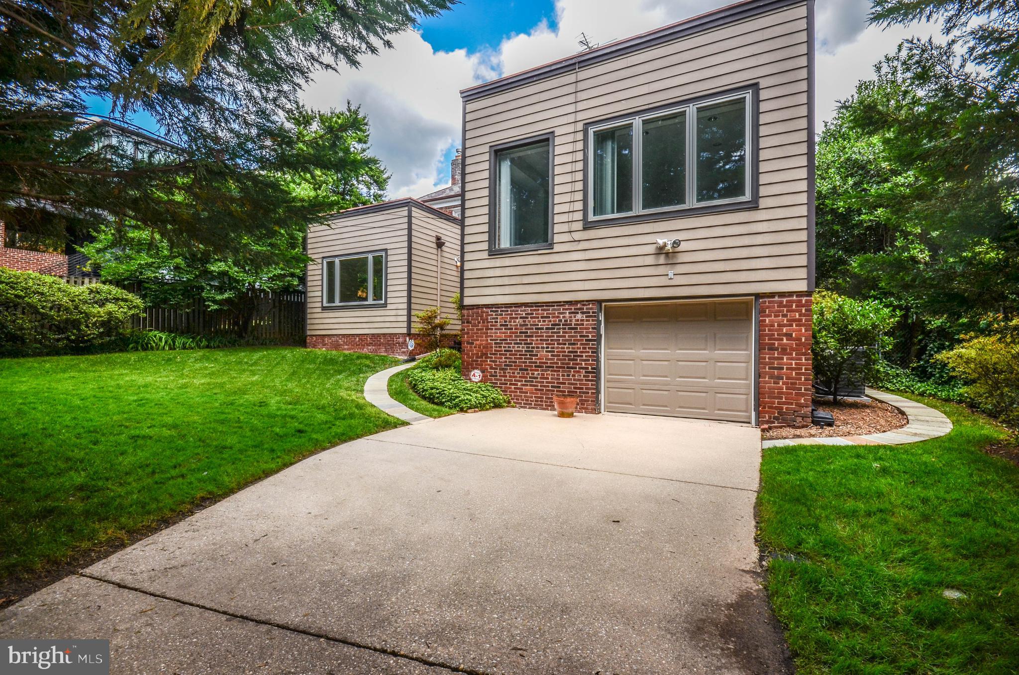 3044 DAVENPORT STREET NW