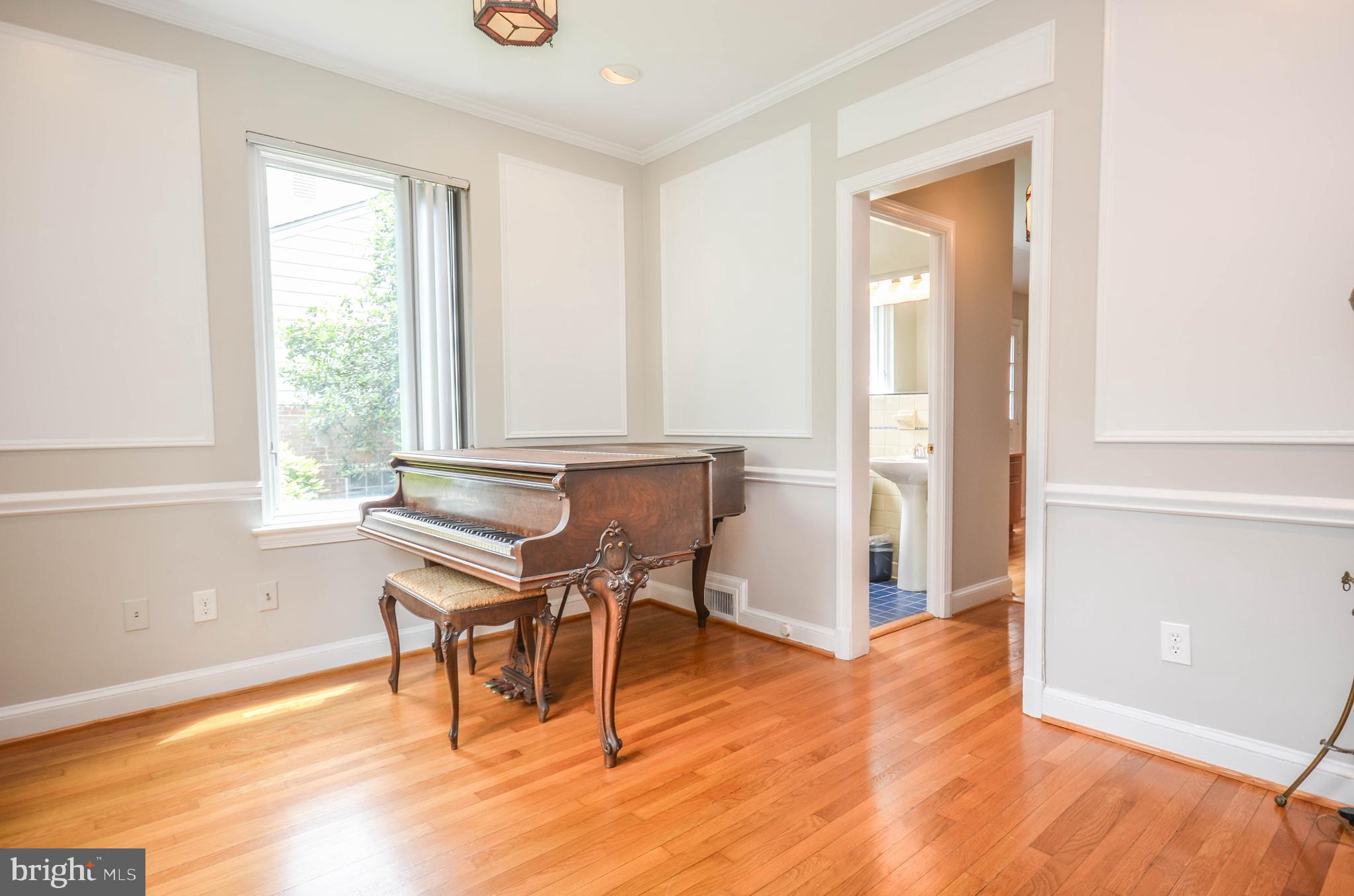 3044 DAVENPORT STREET NW