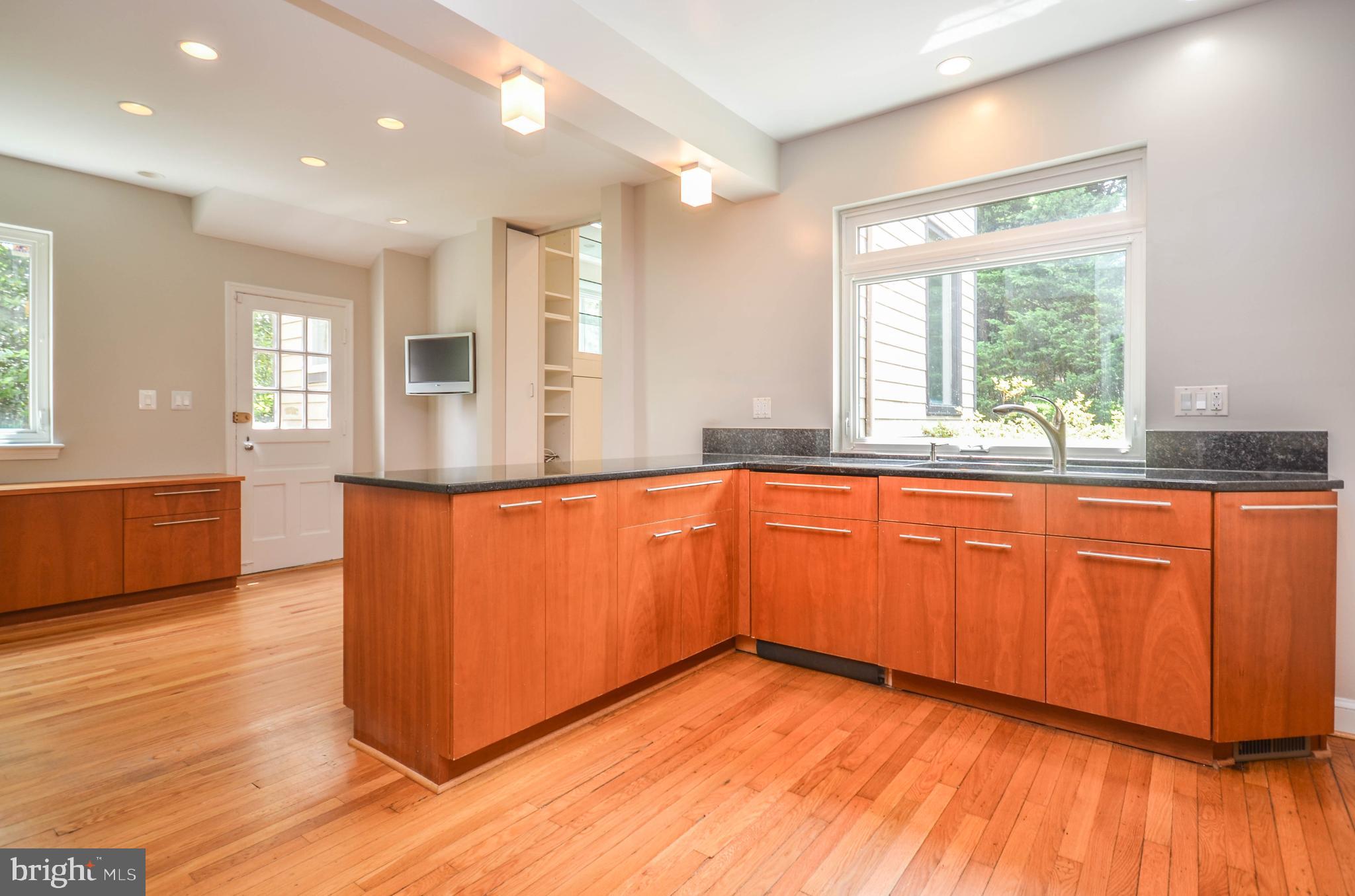 3044 DAVENPORT STREET NW