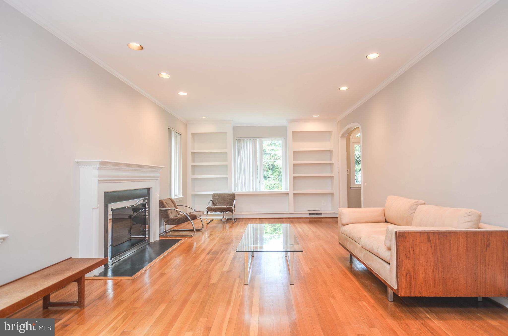 3044 DAVENPORT STREET NW