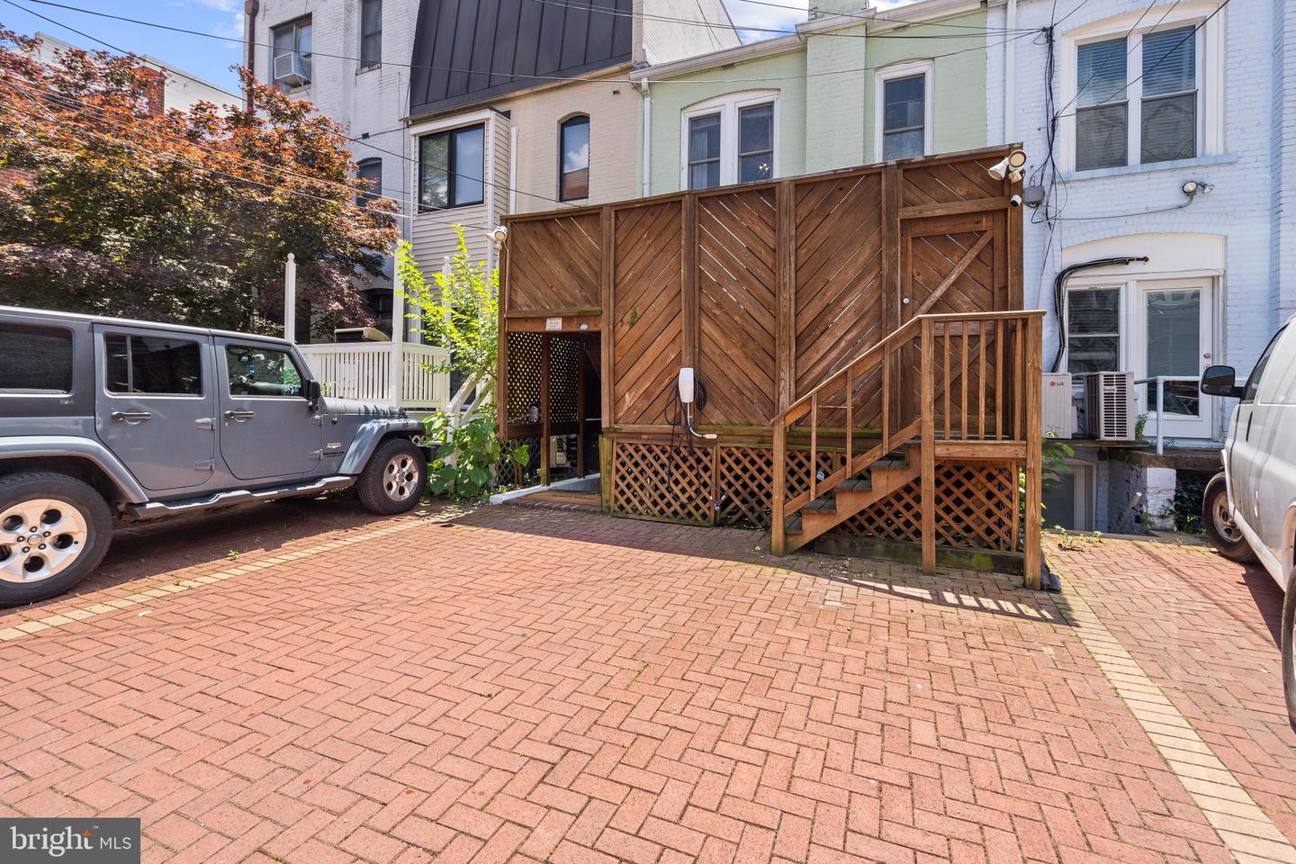 2129 Newport Pl NW