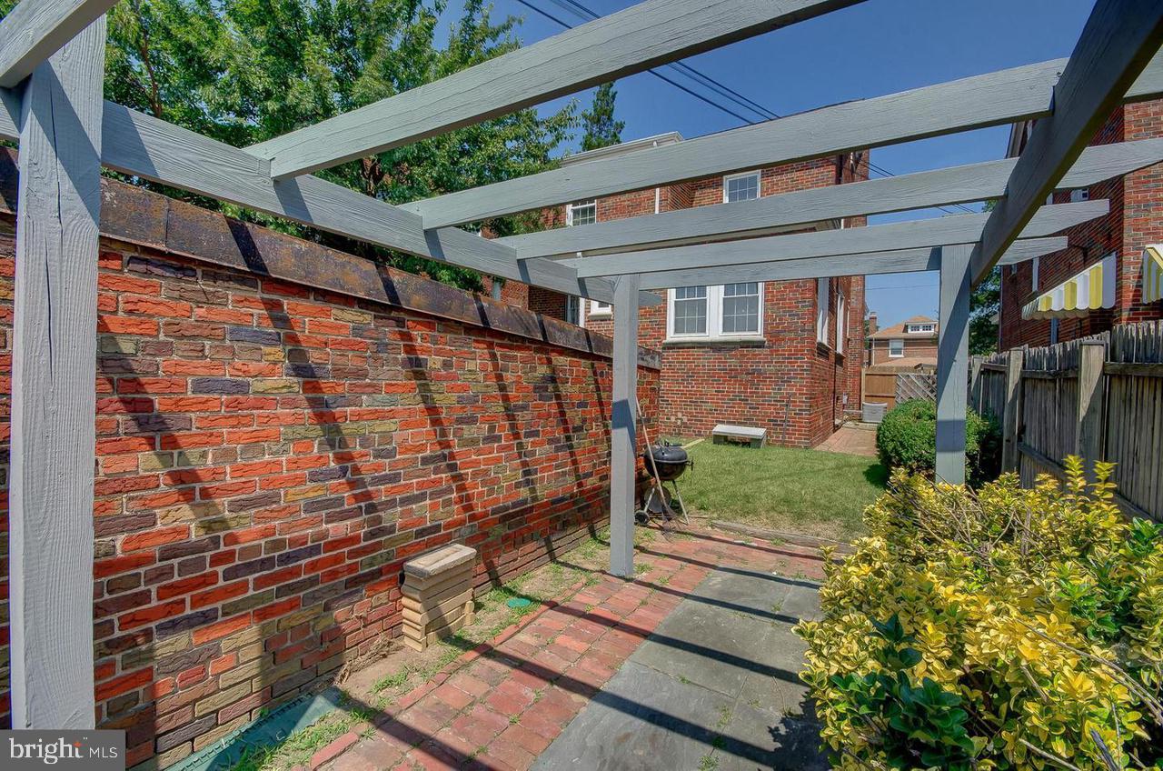 616 NICHOLSON ST NW