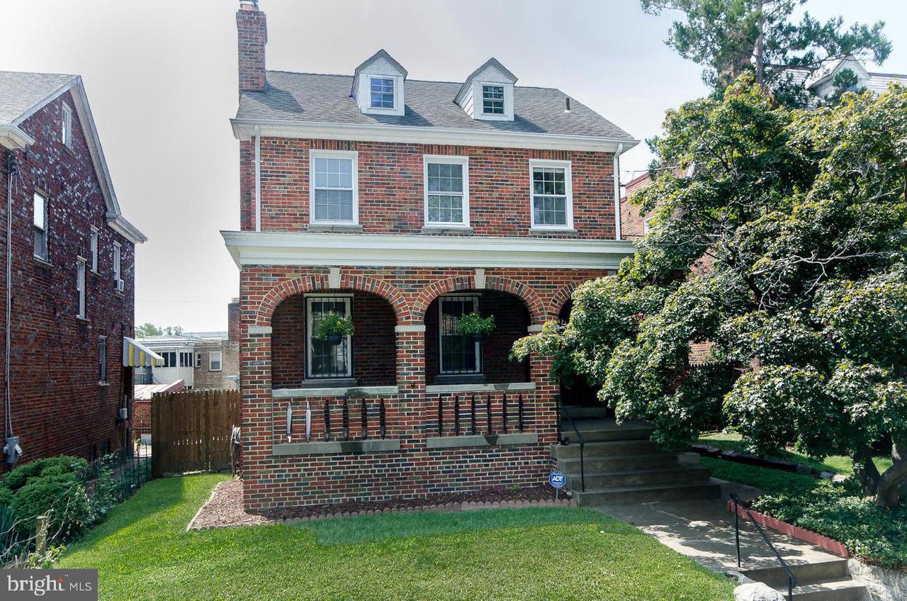 616 NICHOLSON ST NW
