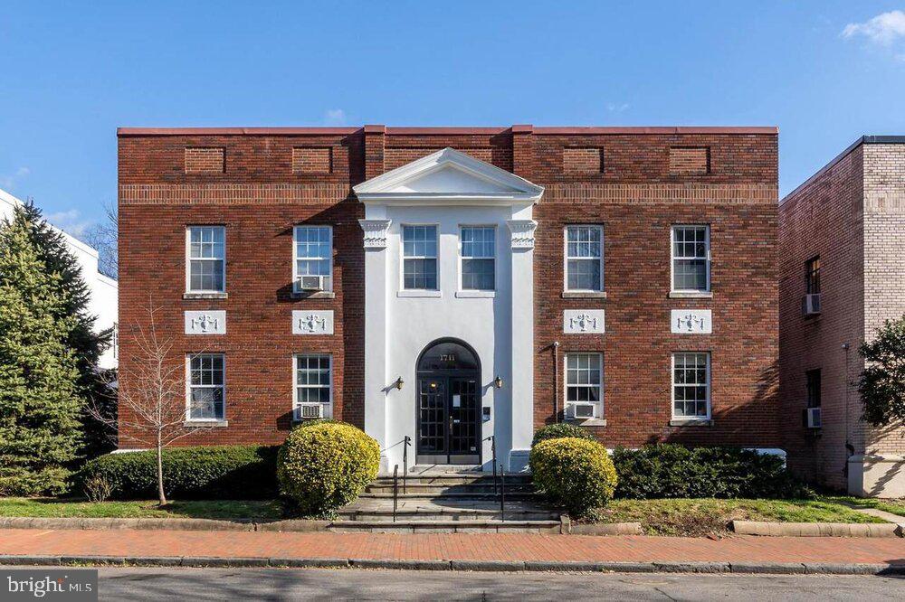 1711 35TH STREET NW 1