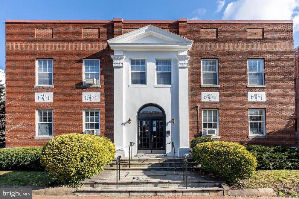 1711 35TH STREET NW 1
