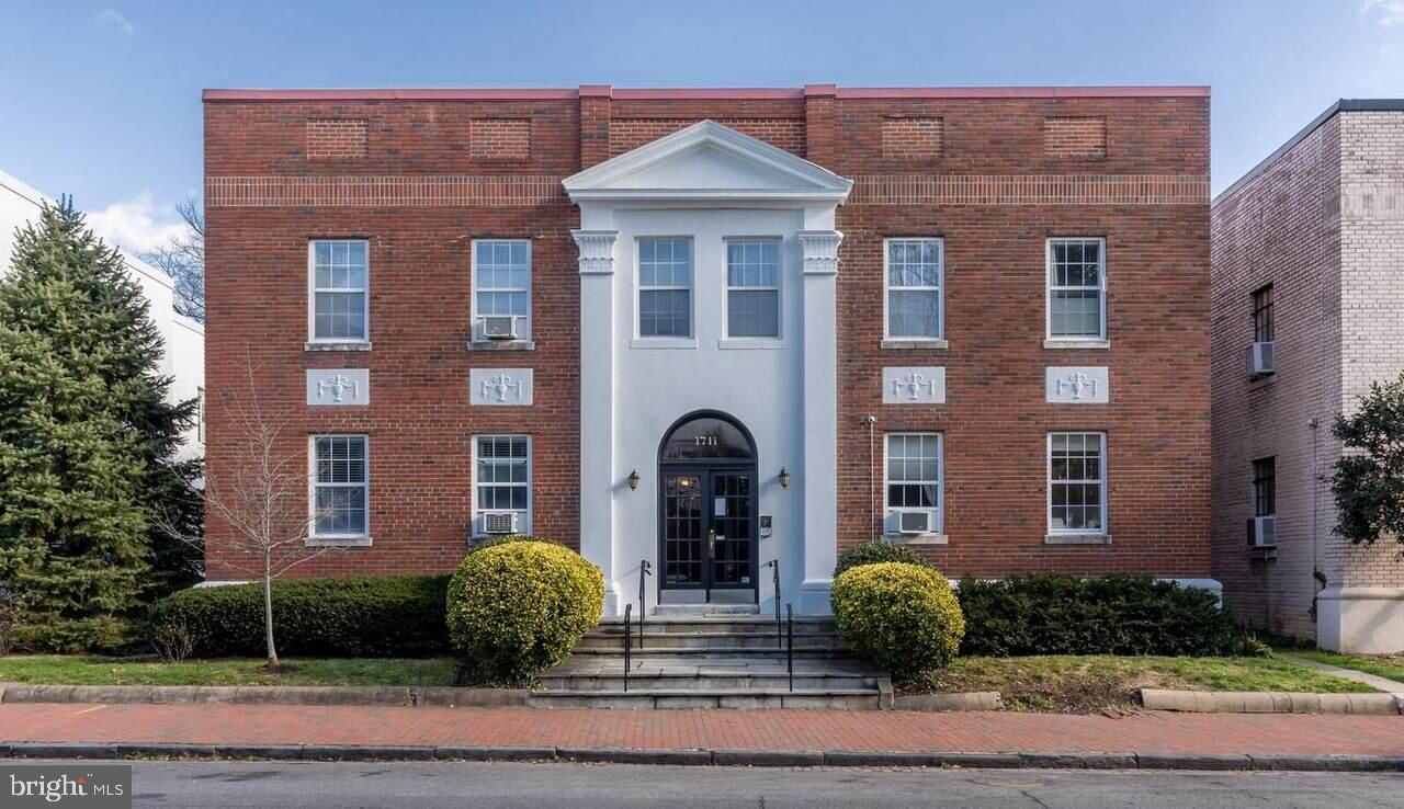 1711 35TH STREET NW 1