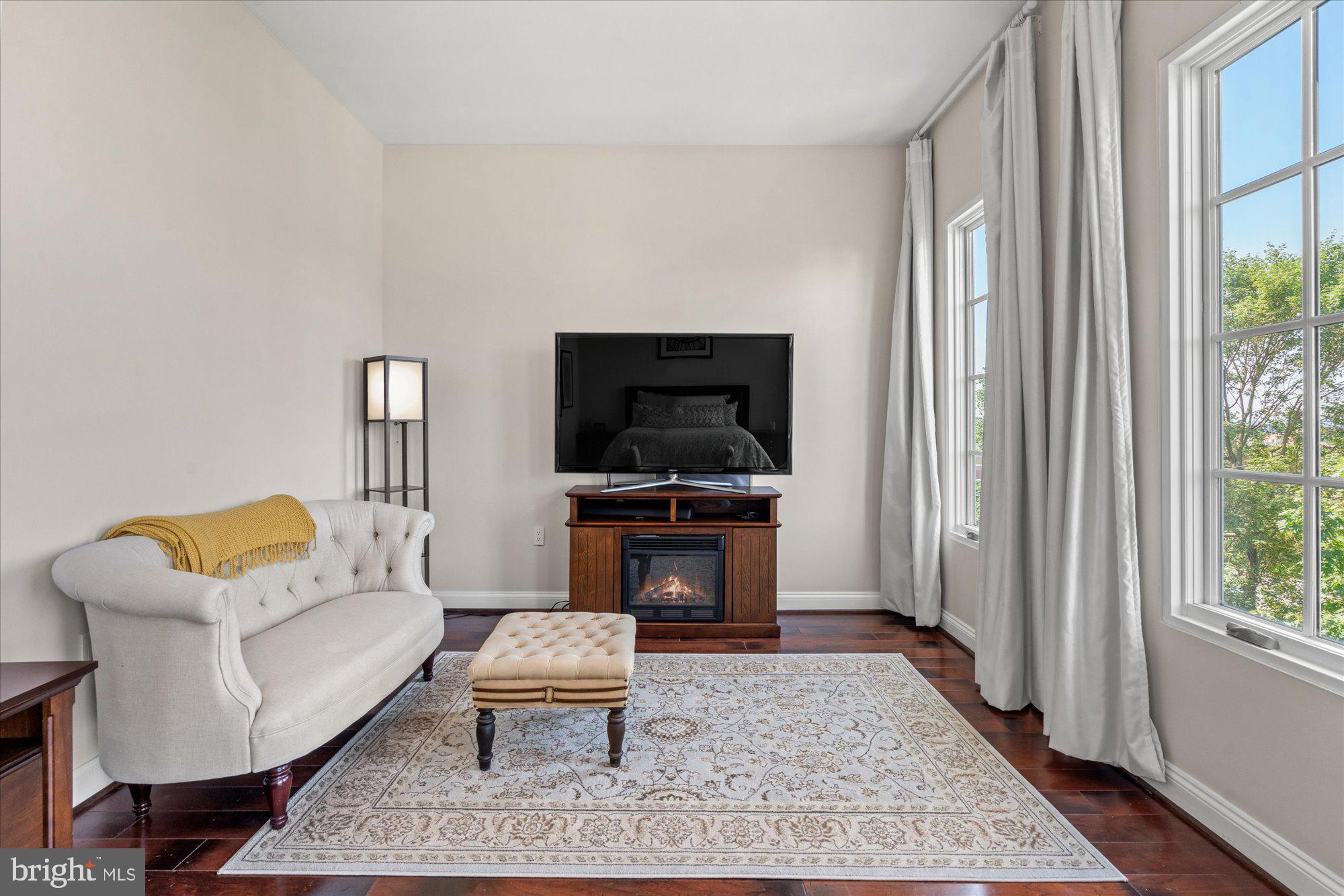 2200 17th St NW #213