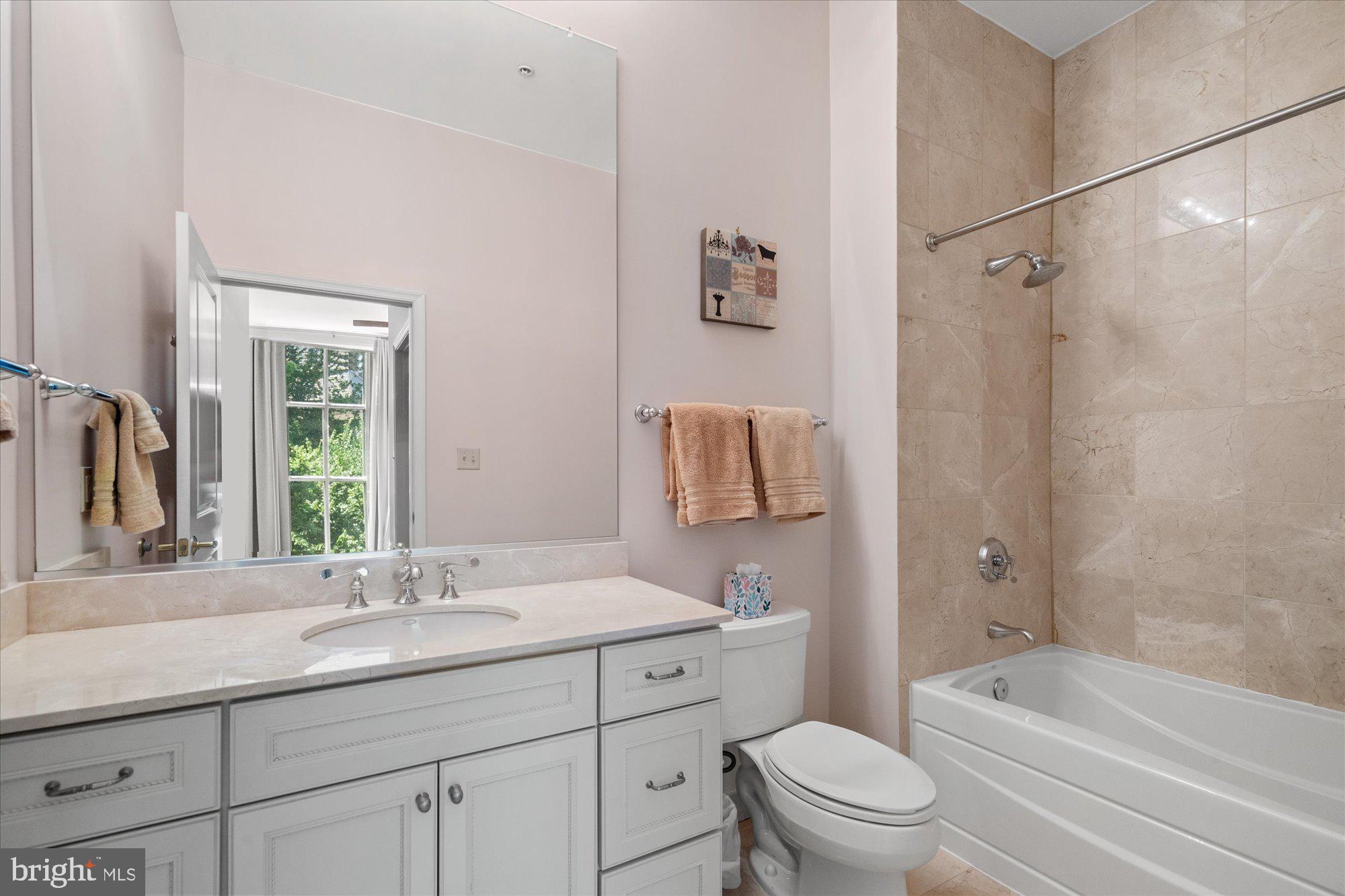 2200 17th St NW #213