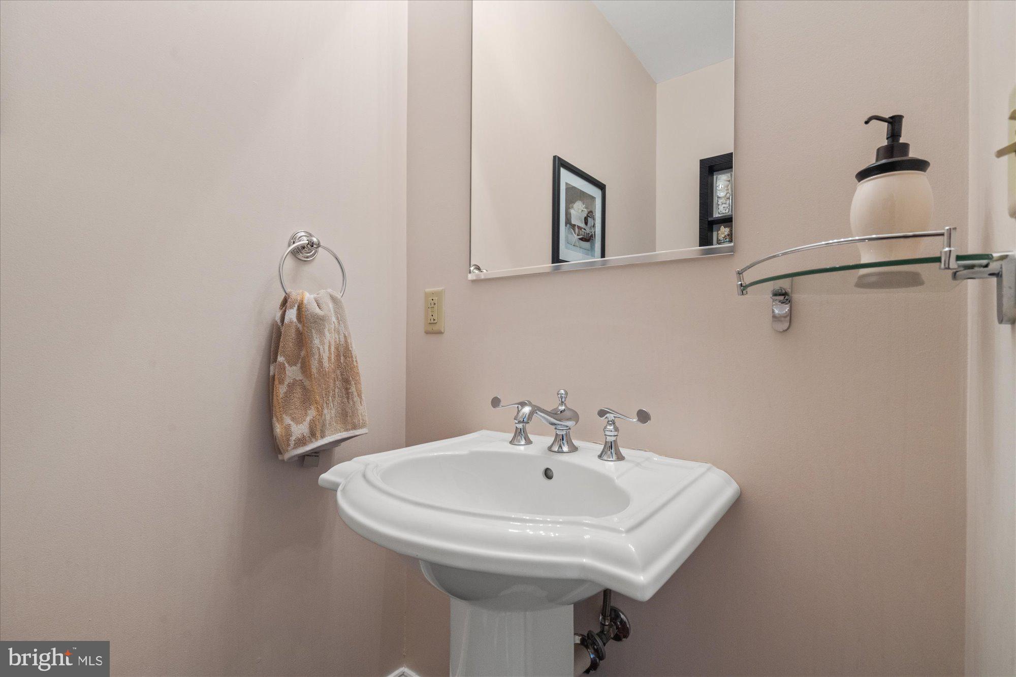 2200 17th St NW #213