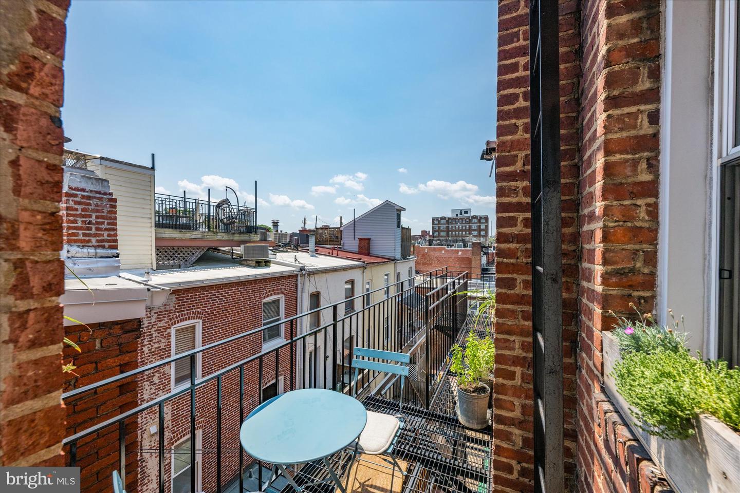 1736 18th St NW #404