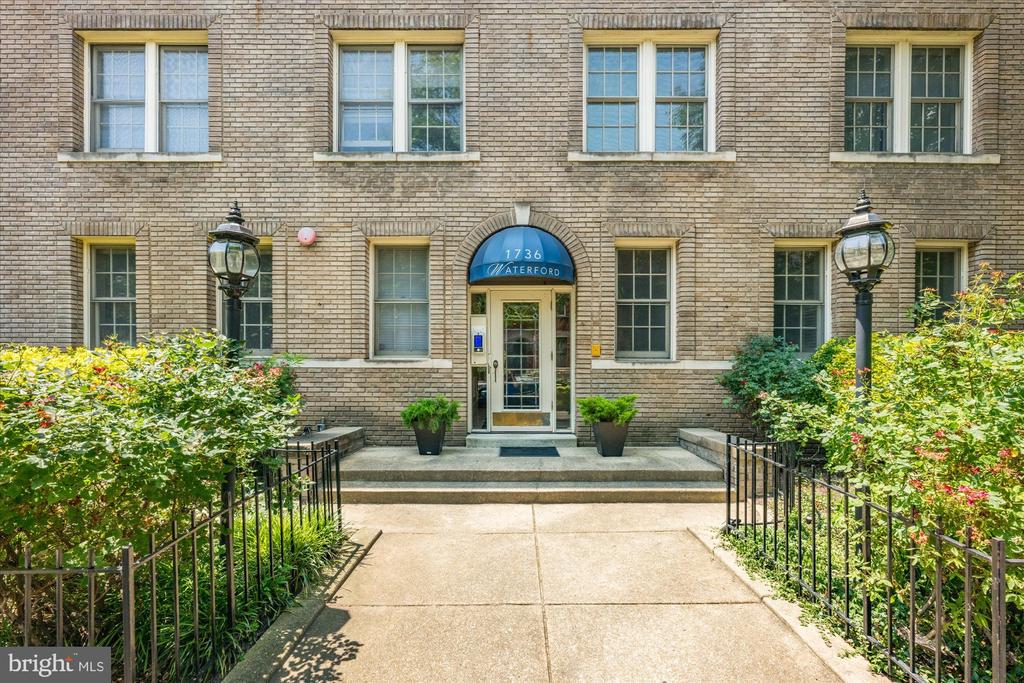 1736 18th St NW #404